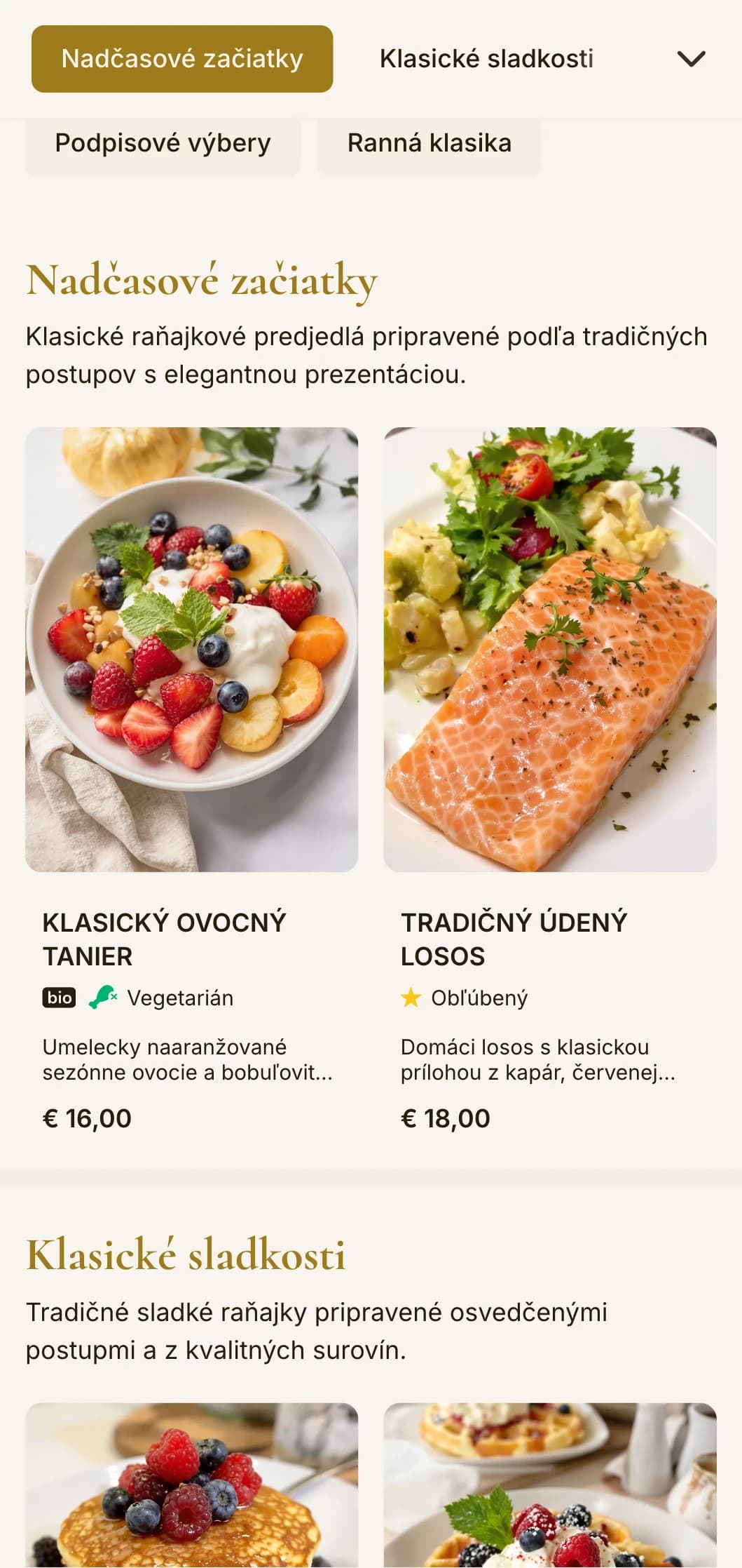 Elegantné klasické raňajky s vycibreným zmyslom pre detail a tradičnými prvkami obsluhy.