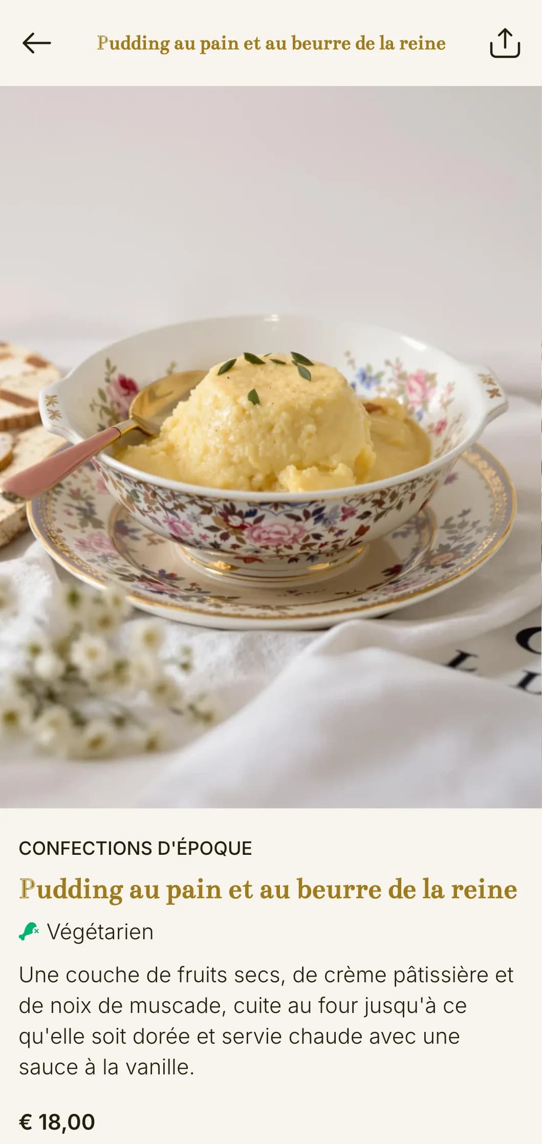Un petit déjeuner traditionnel inspiré des coutumes victoriennes, présenté avec une élégance formelle et une attention particulière aux détails.