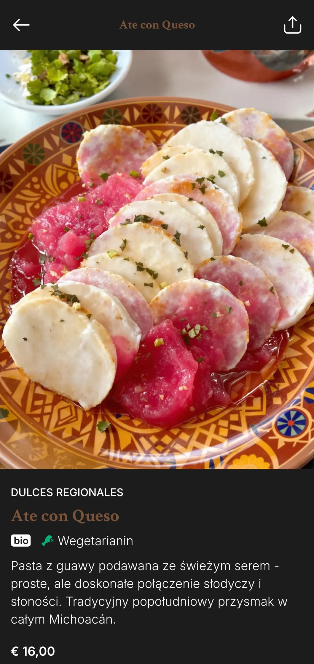 Bogate i obfite menu celebrujące kulinarne dziedzictwo Michoacán z ciepłymi brązowymi akcentami, tradycyjnymi carnitas i regionalnymi specjałami.