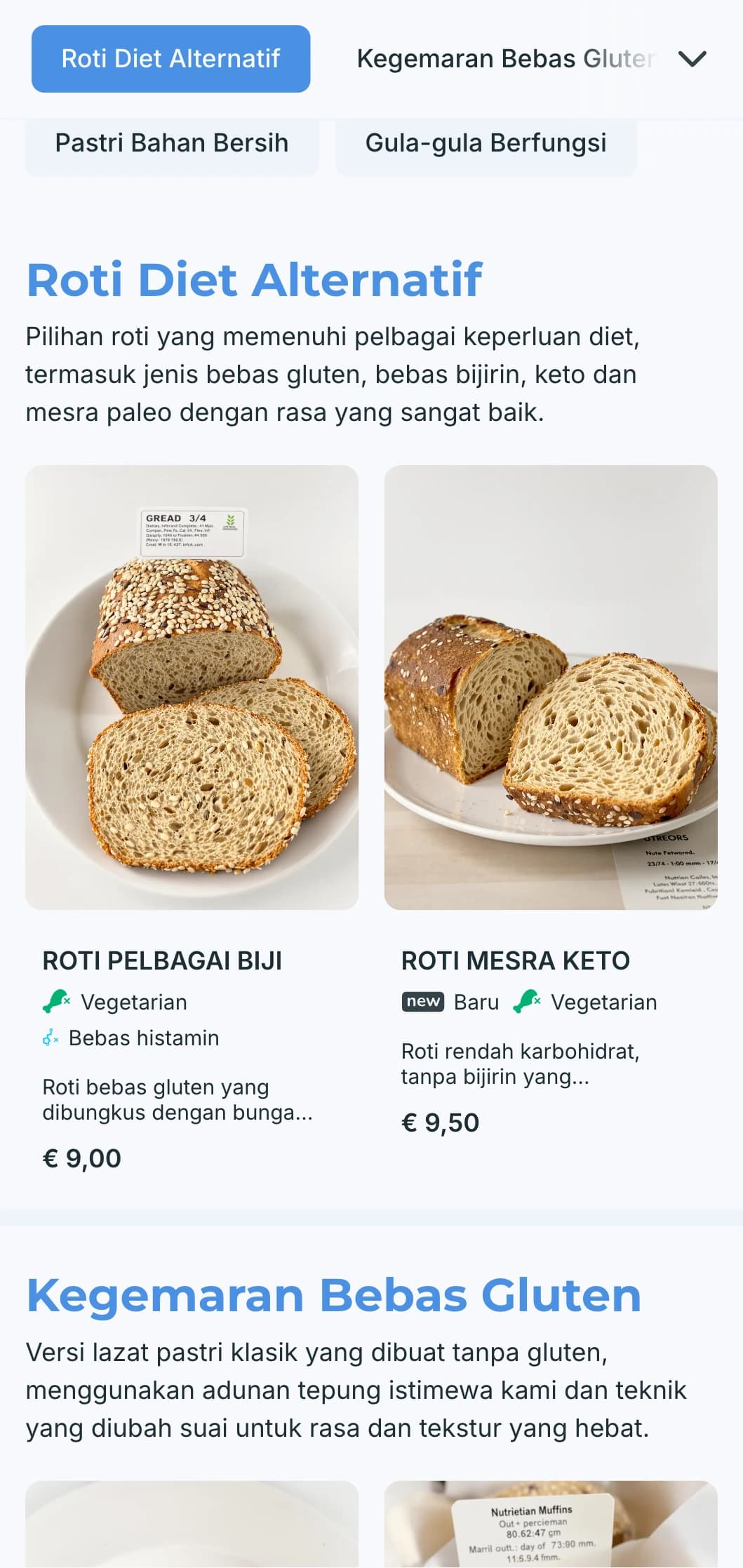 Reka bentuk menu bakeri kontemporari yang segar dengan rona biru sejuk dan tipografi bersih, sesuai untuk kedai roti yang mementingkan kesihatan dan patisseri moden.