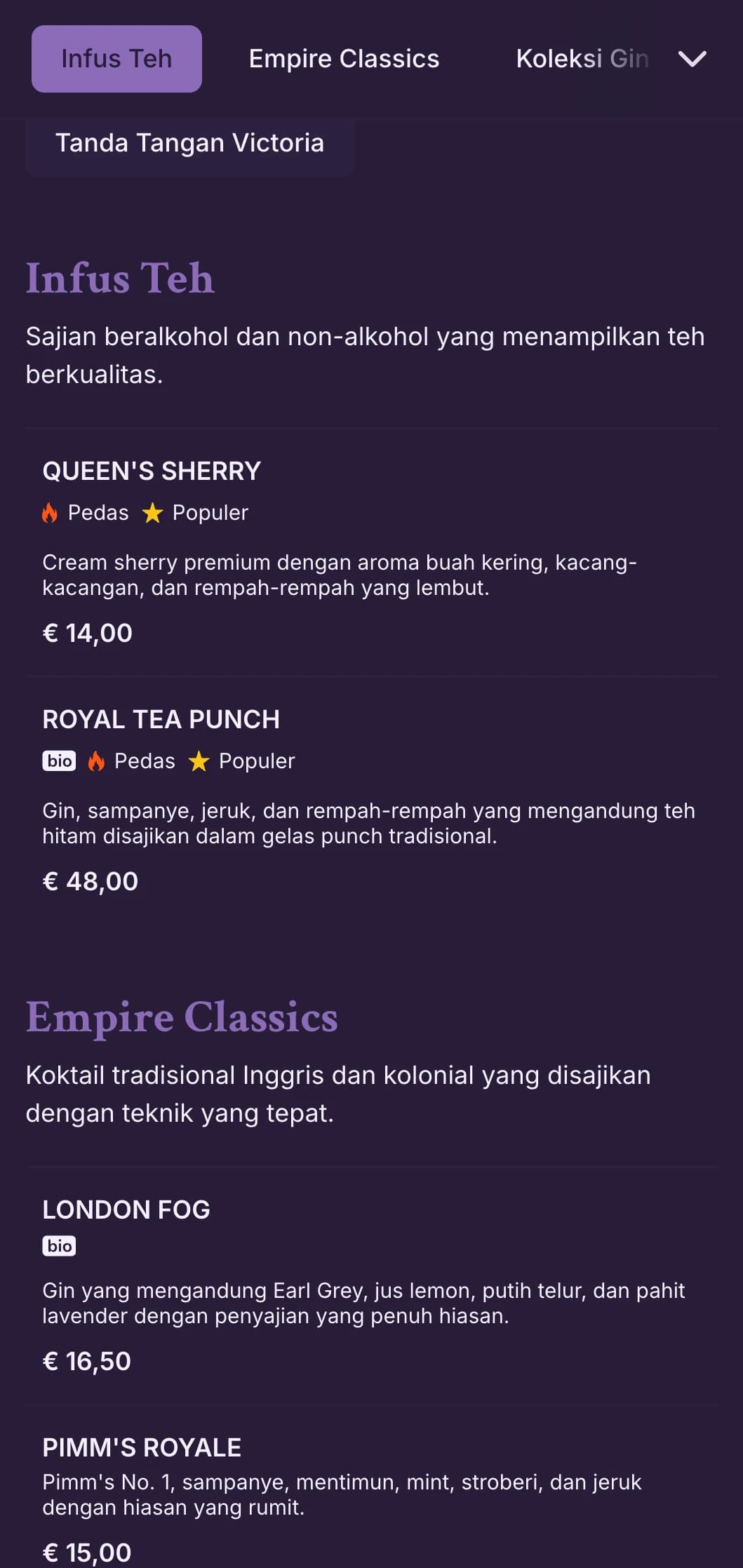 Desain hijau yang rumit dengan ornamen bergaya Victoria untuk ruang tamu yang berfokus pada gin.