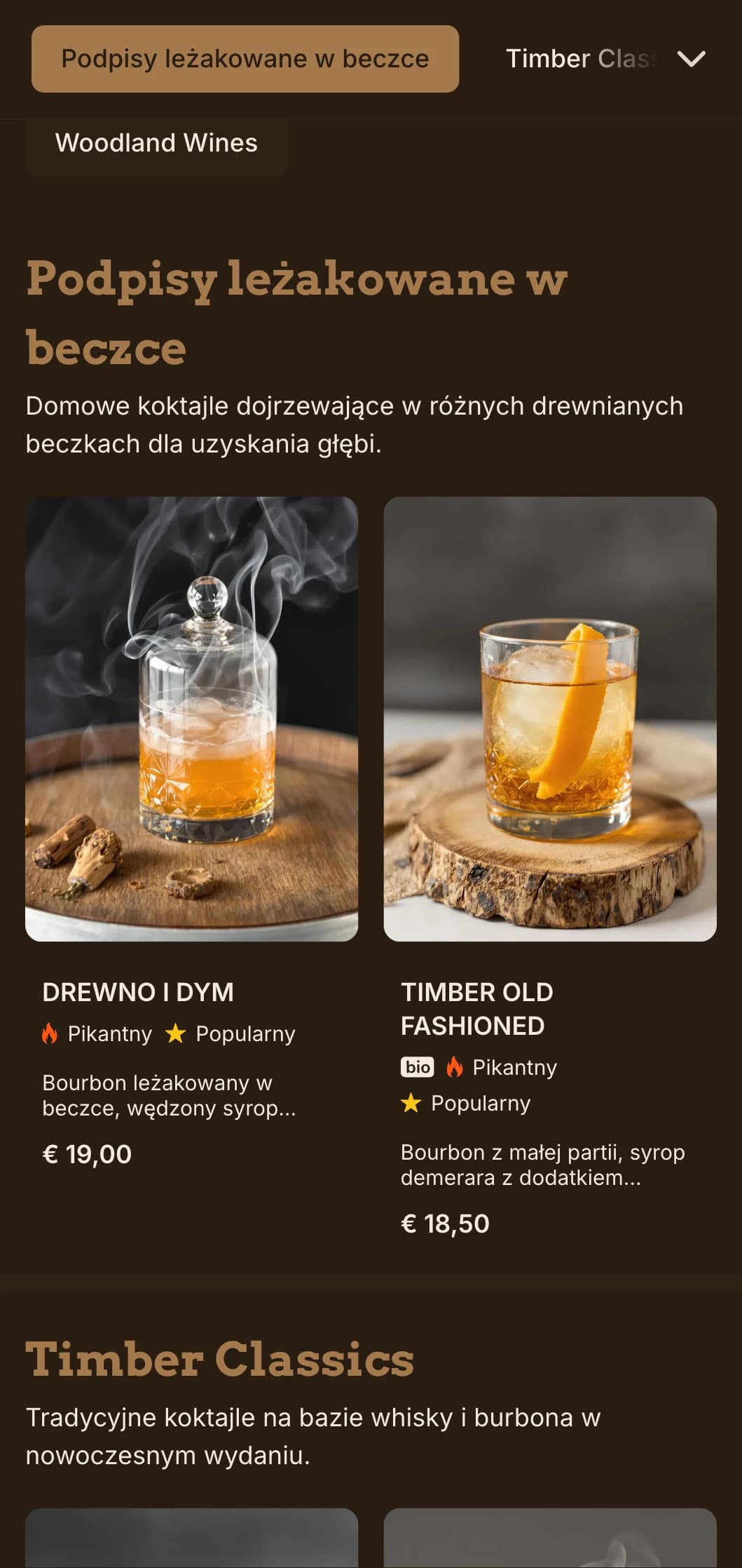 Bogaty wystrój inspirowany drewnem podkreśla koktajle i whisky leżakowane w beczkach.