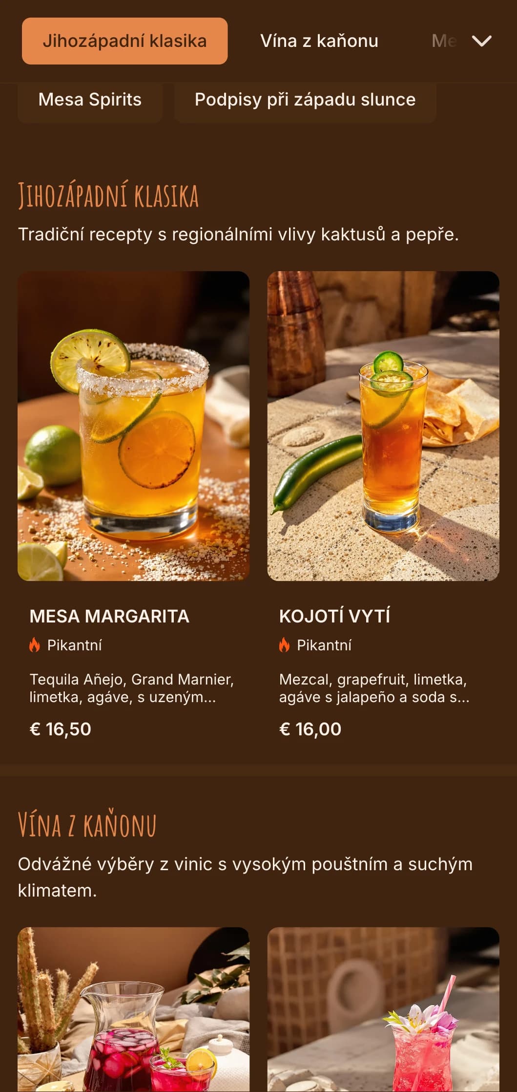 Zářivý oranžový a zlatý design inspirovaný západy slunce v poušti pro jihozápadní bary.