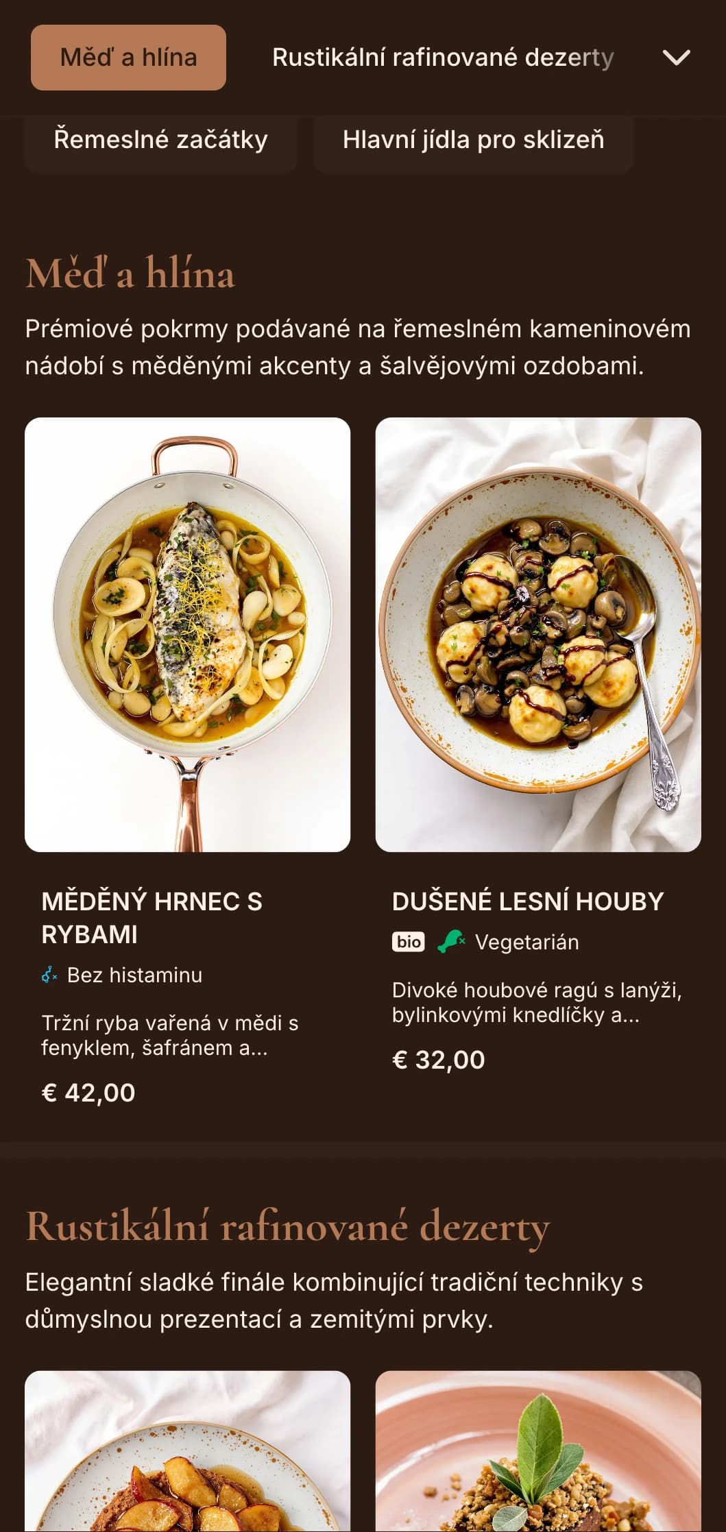 Rafinovaná rustikální elegance v teplých měděných tónech a s akcenty šalvěje je ideální pro sofistikované stolování na farmách a sezónní stolování.