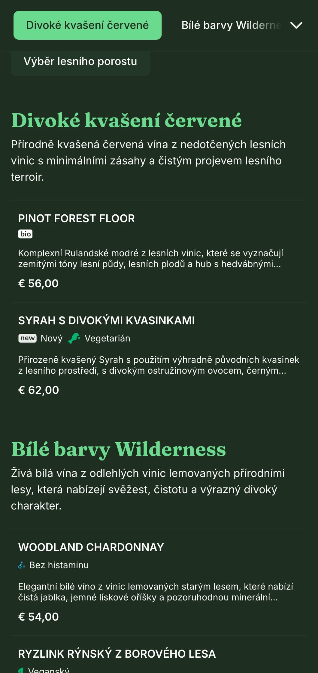 Přírodou inspirovaná šablona tmavého vinného lístku s živými zelenými akcenty na lesním pozadí, ideální pro lesní restaurace a rustikální vinárny.