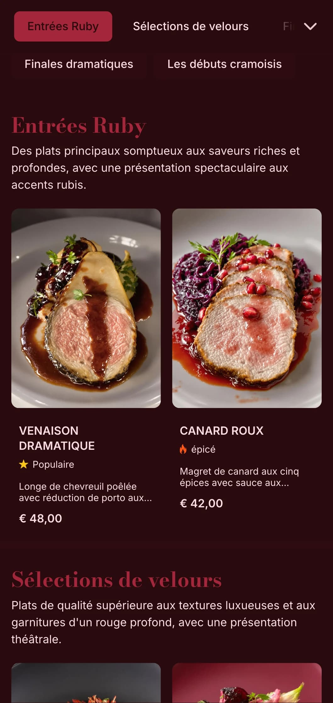 Un concept de restauration riche et dramatique avec des tons rouges profonds et des textures opulentes qui créent une expérience culinaire théâtrale.