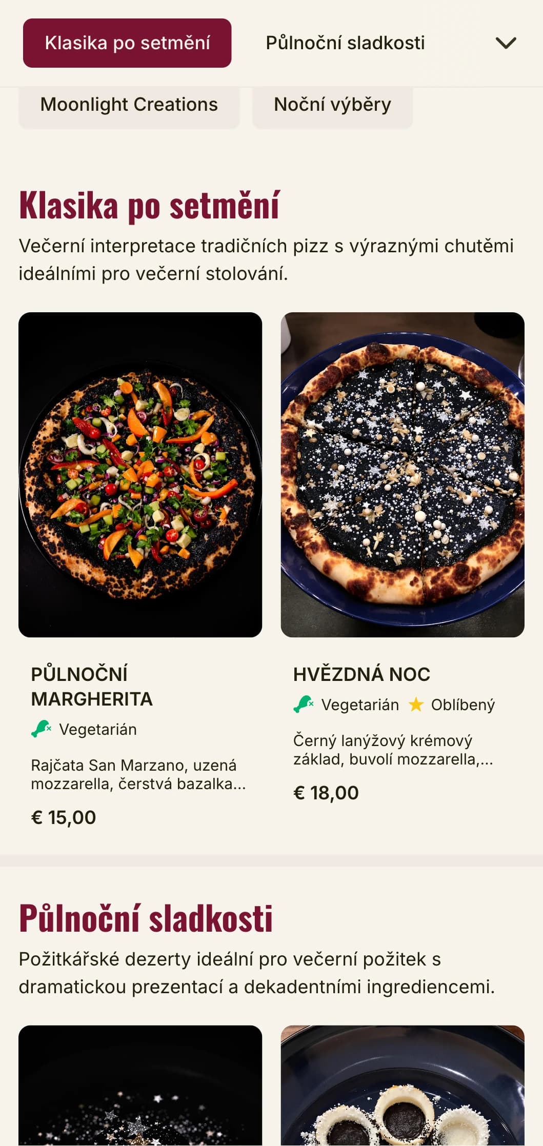 Nabídka pizzerie na pozdní večer s temnou, náladovou estetikou pro večerní stolování.