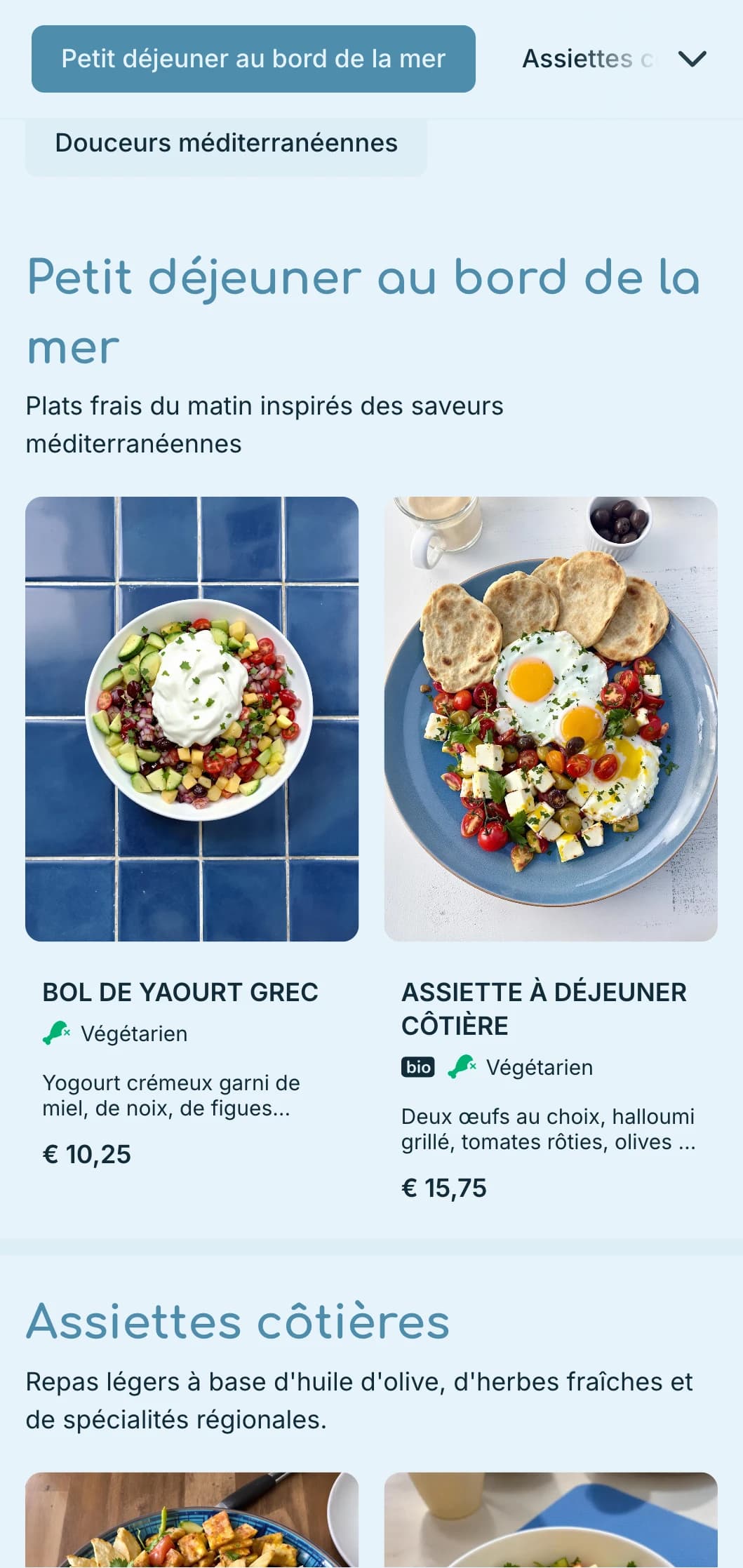 Palette de bleus rafraîchissants inspirée des eaux méditerranéennes pour les cafés et bistrots de bord de mer.