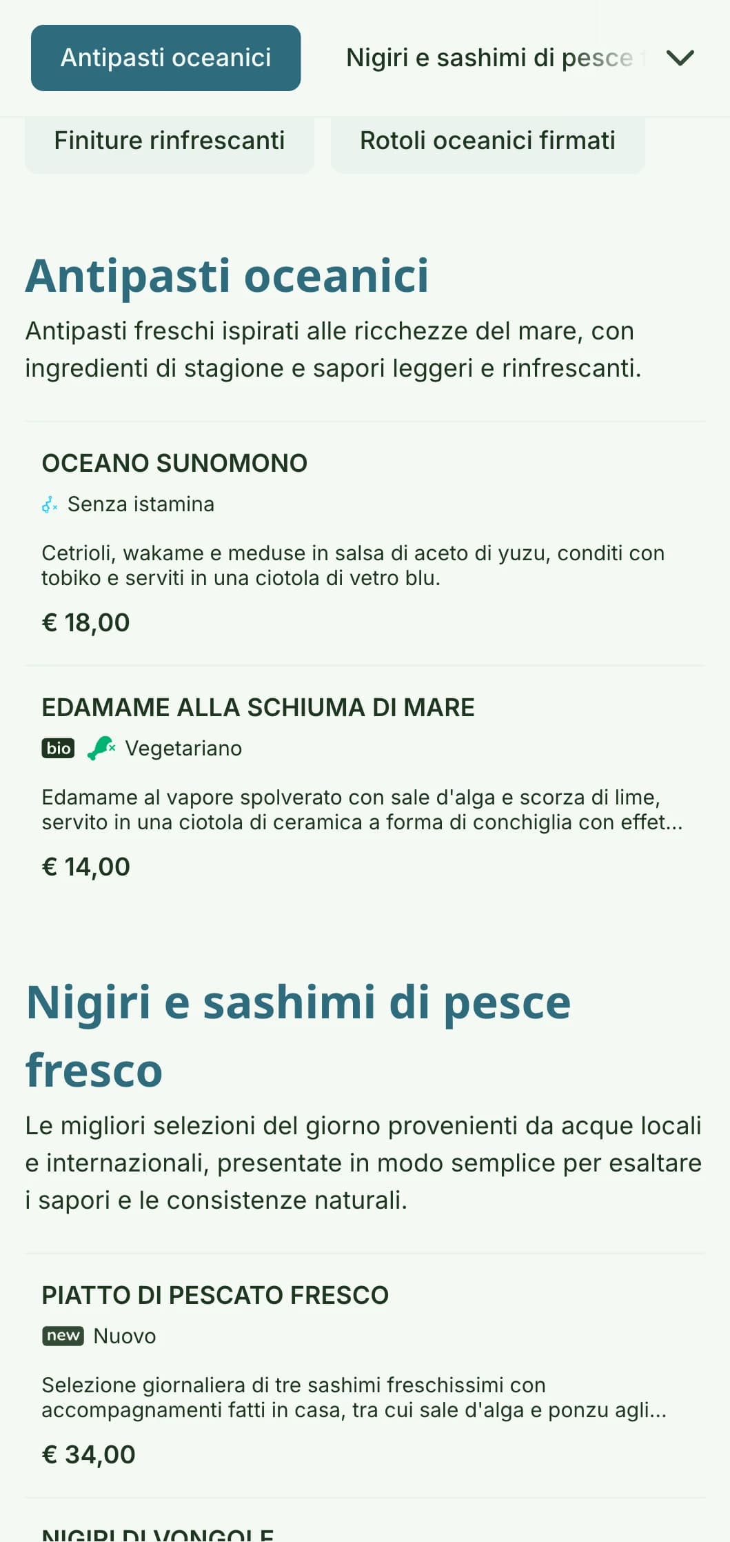 Un design fresco e vivace per il menu del sushi ispirato ai colori dell'oceano, con una tavolozza blu rilassante ideale per i locali che si dedicano ai frutti di mare.
