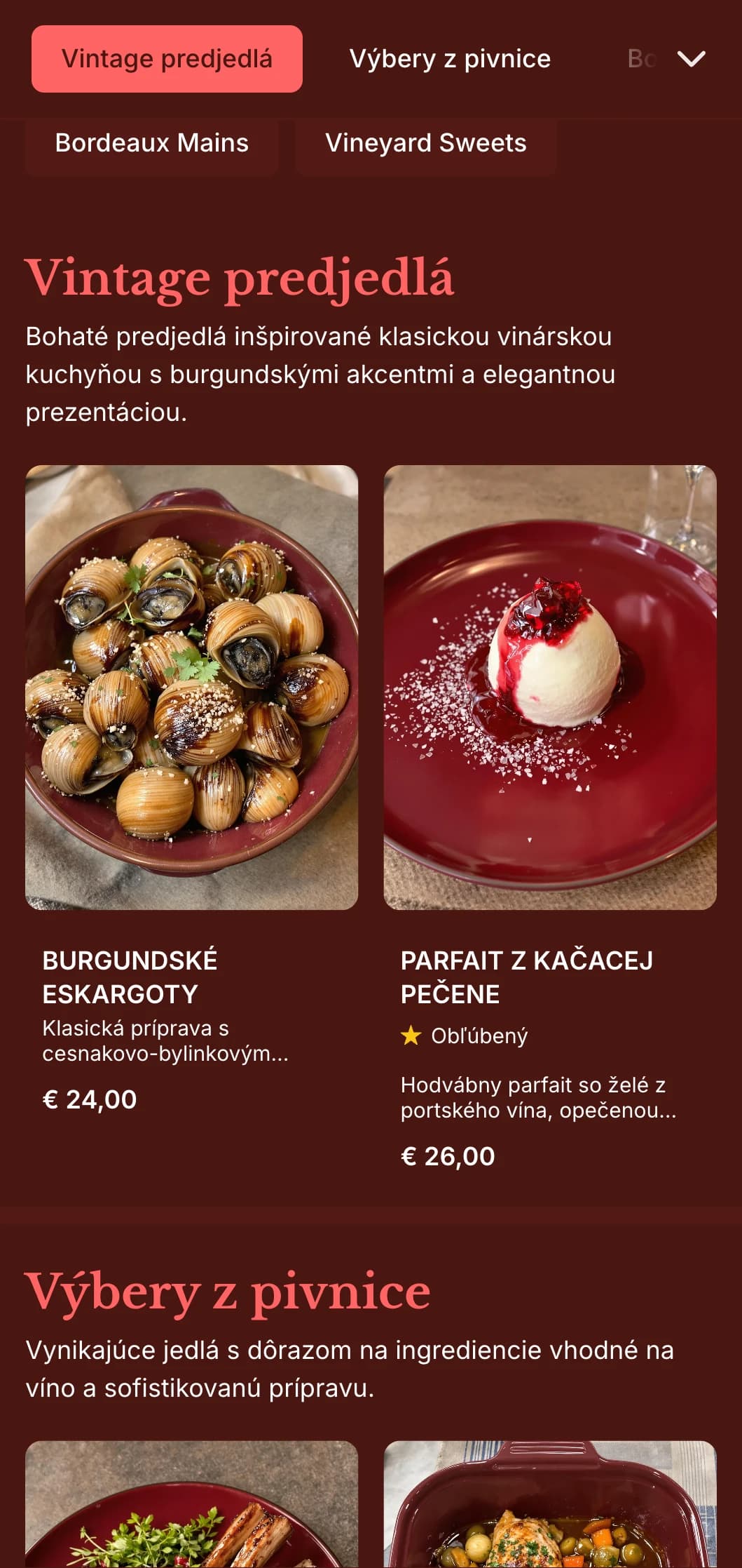 Bohaté, vínom inšpirované večerné menu s hlbokými burgundskými tónmi a vintage prvkami, určené pre podniky s rozsiahlymi vínnymi programami.