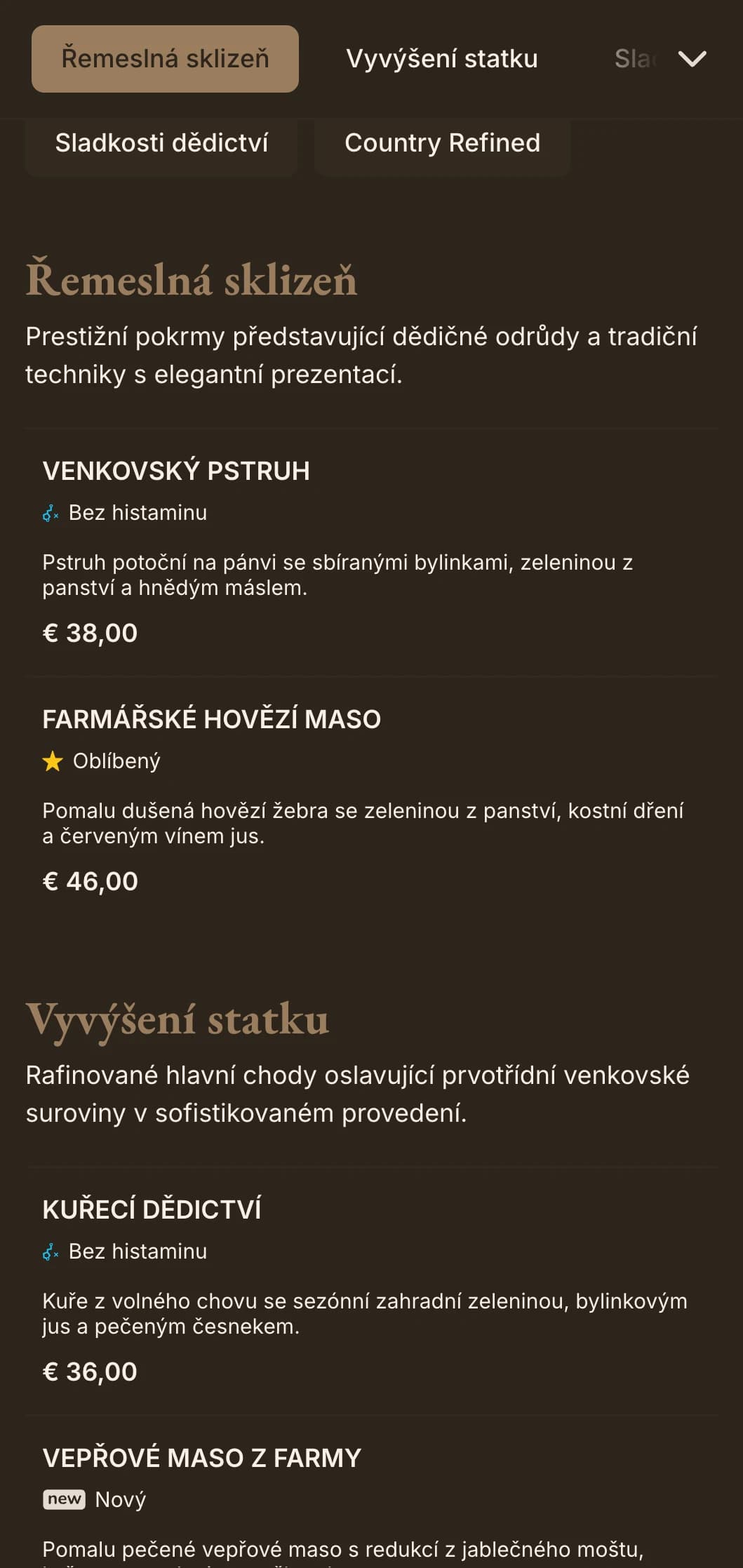Sofistikovaná interpretace venkovské elegance s rafinovanými rustikálními prvky a hřejivými luxusními akcenty.