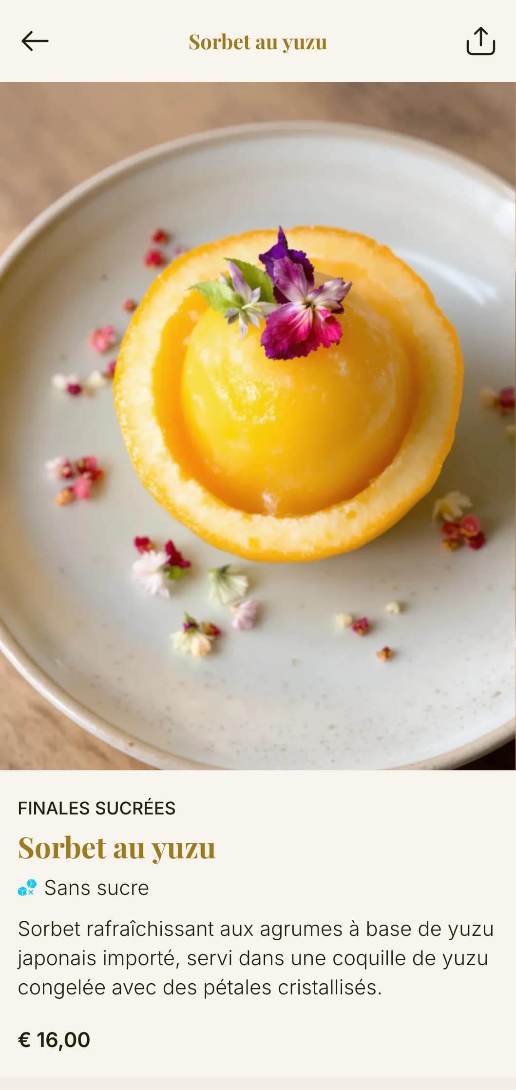 Une expérience gastronomique japonaise raffinée, d'une élégance classique, avec une typographie délicate à empattement et des accents de fleurs de cerisier sur un fond crème doux.