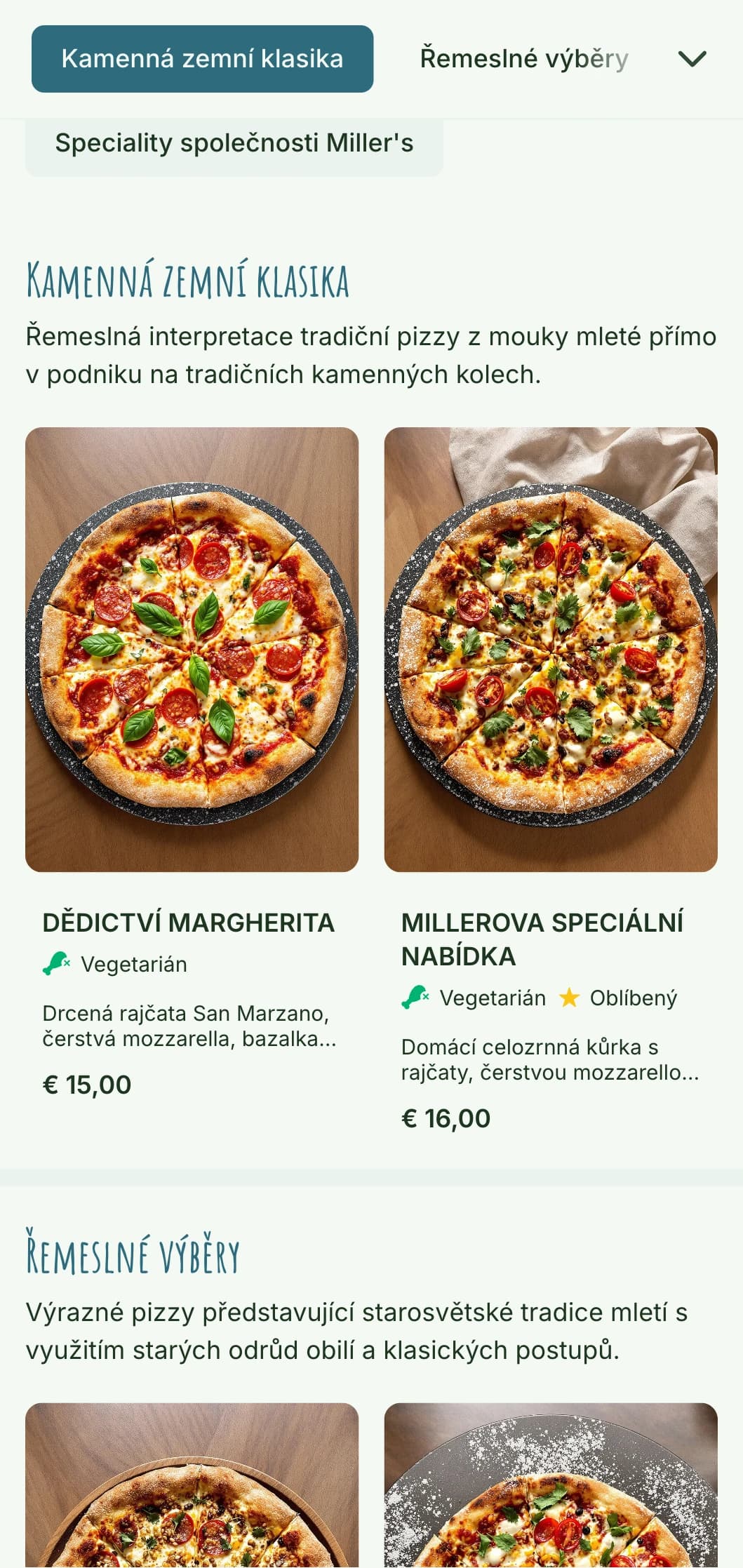 Rustikální pizza z kamenné mouky s řemeslnými prvky a přírodní estetikou.