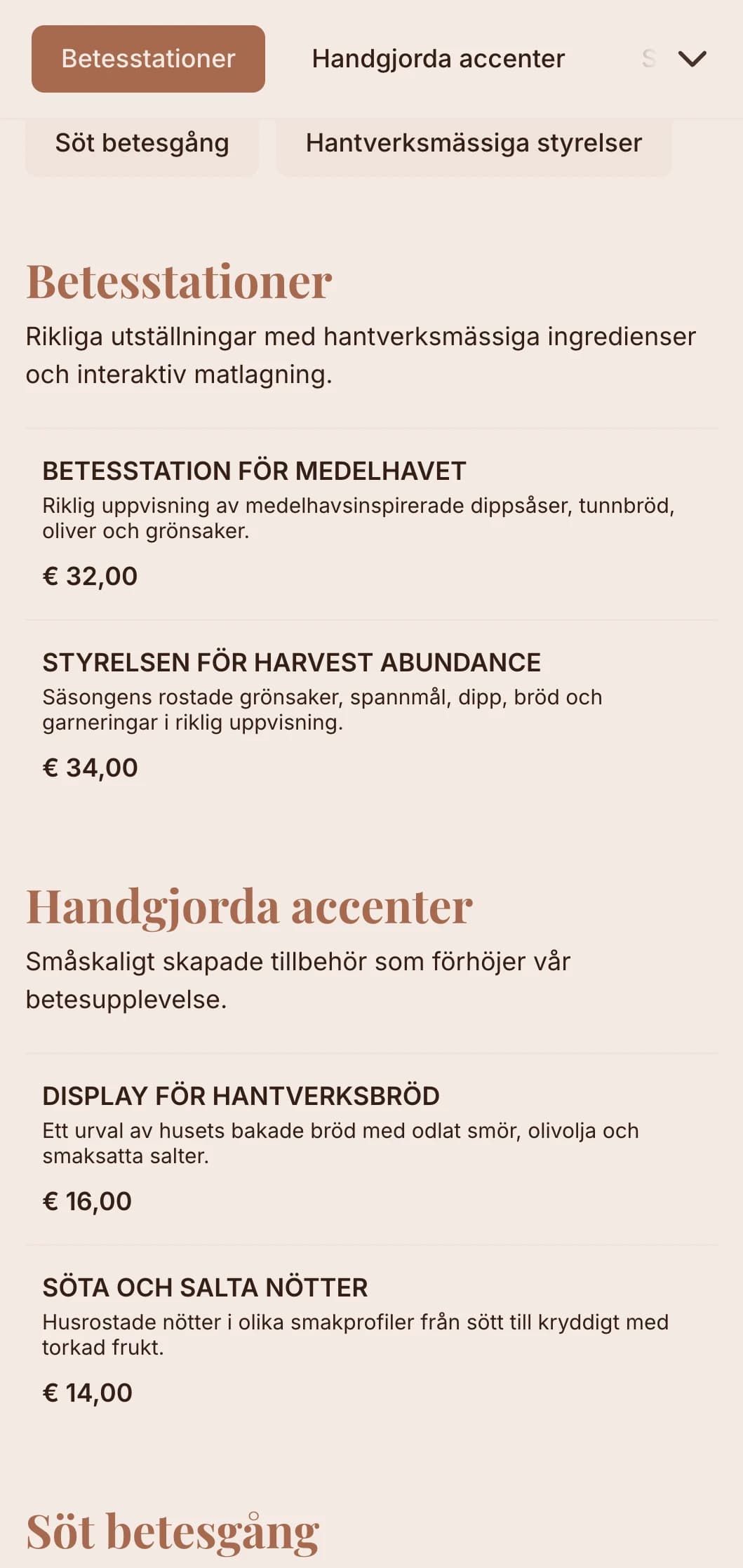 Kreativa bord och brädor med hantverksmässigt tillverkade ostar, charkuterier och handgjorda tillbehör för sociala sammankomster.
