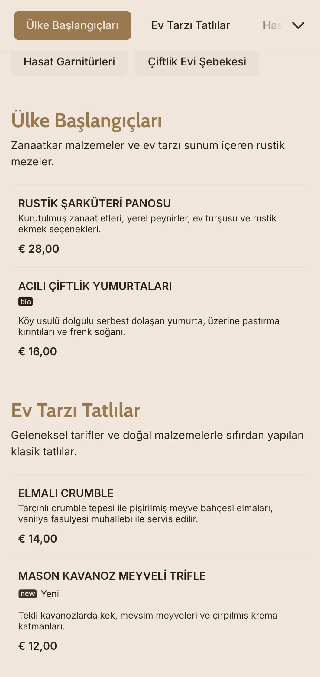 Ahır düğünleri ve kır etkinlikleri için doyurucu yemekler, aile tarzı servis ve rustik sunum içeren sıcak kır esintili catering.