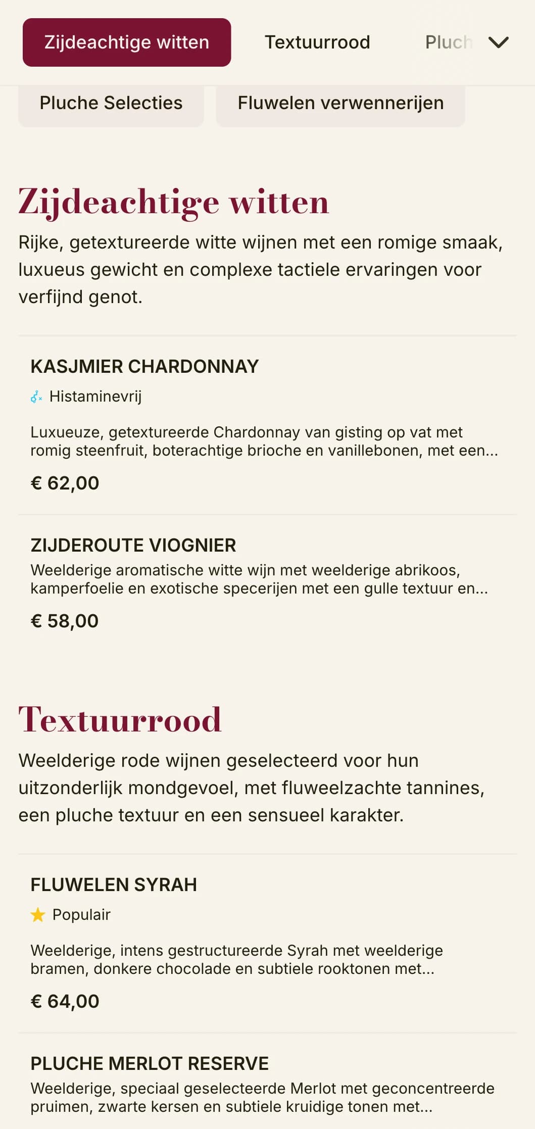 Sjabloon voor een rijke wijnkaart met dieprode fluwelen accenten en luxe elementen, ideaal voor chique wijnkelders en intieme eetgelegenheden.