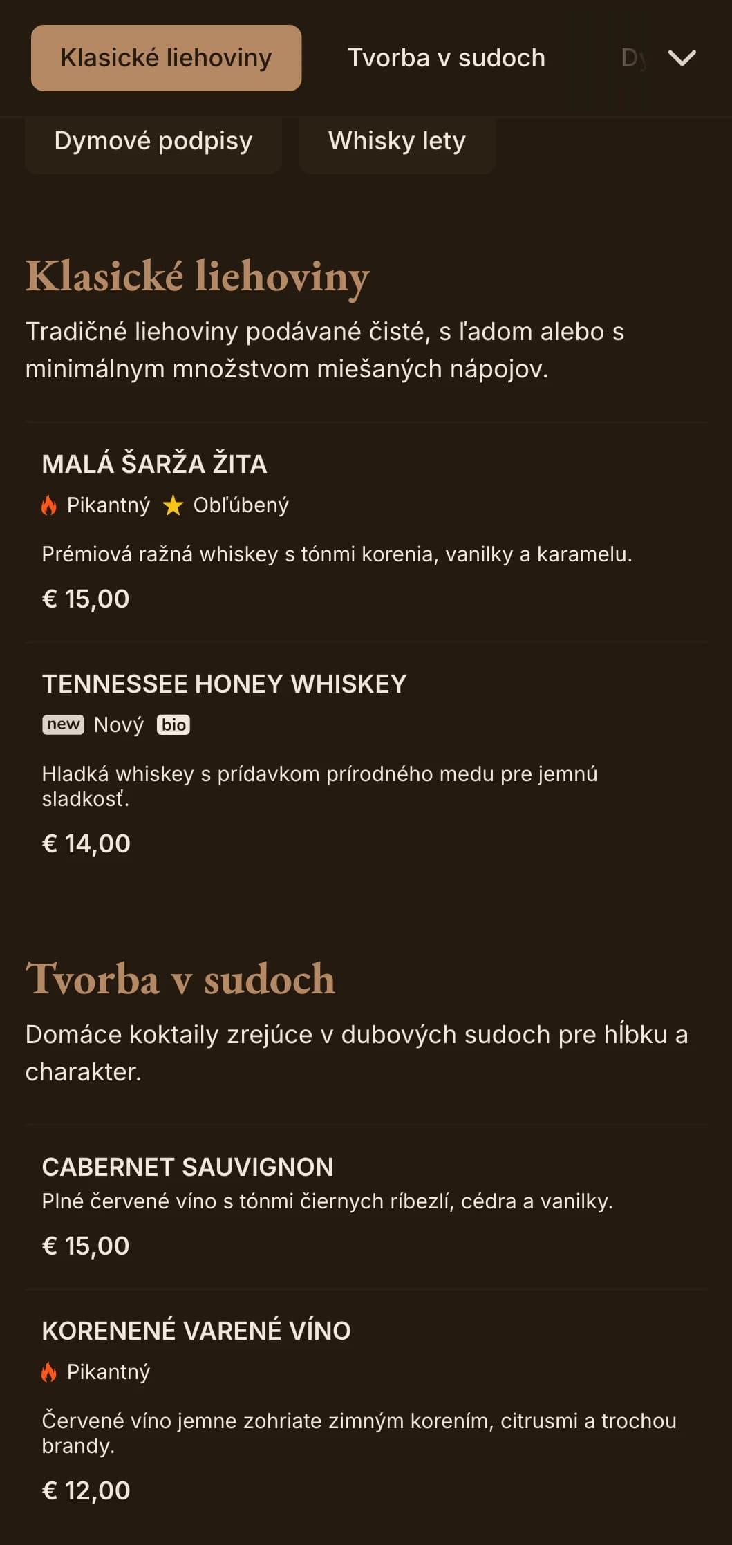 Sýte hnedé tóny s klasickou typografiou pre whisky bary a tradičné krčmy.