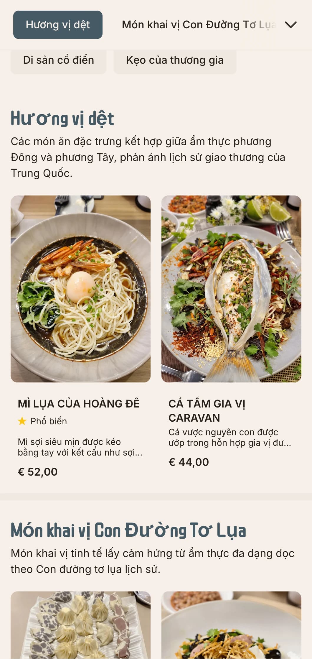 Thiết kế thực đơn Trung Hoa thanh lịch lấy cảm hứng từ truyền thống lụa, với kết cấu tinh tế mang đến trải nghiệm ẩm thực cao cấp.