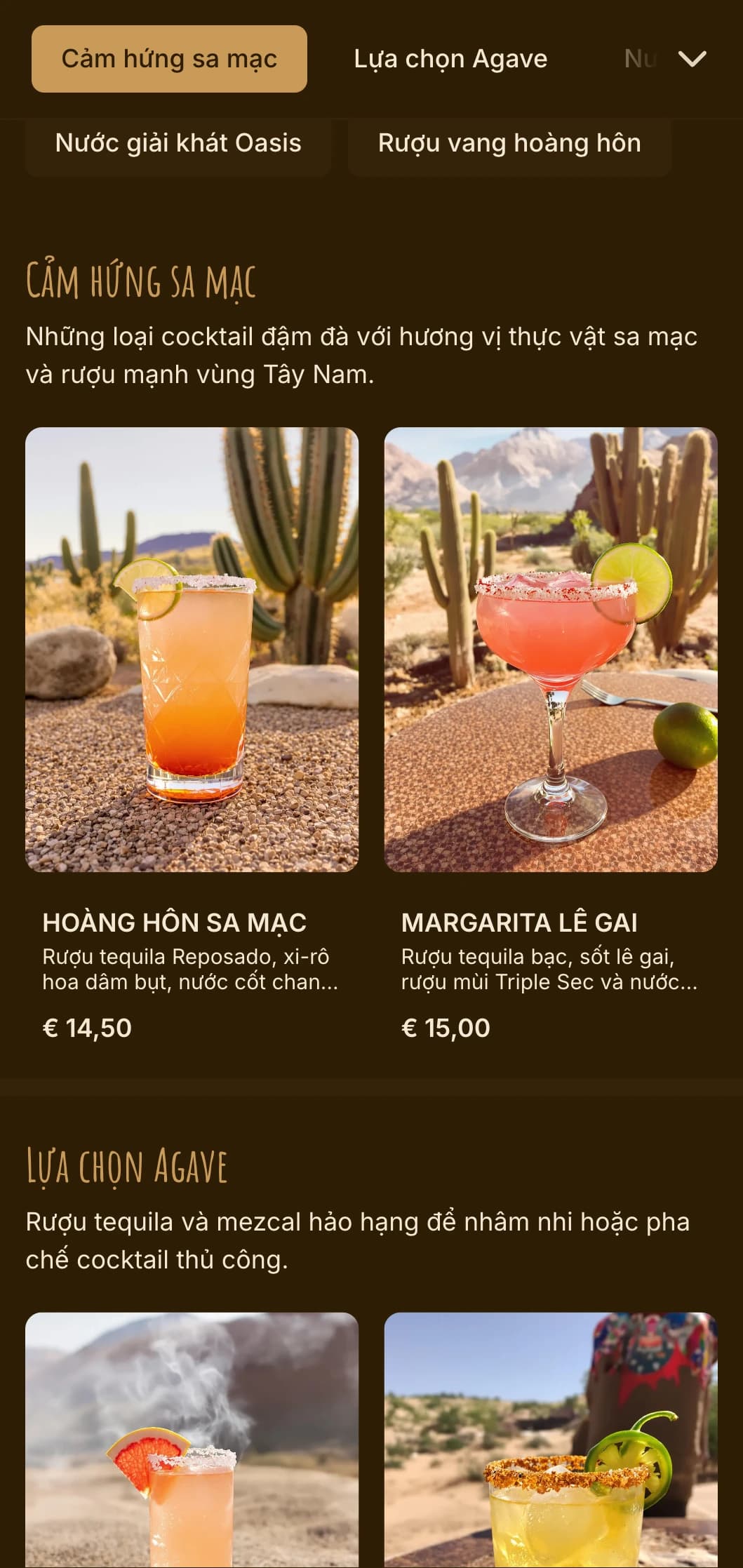 Tông màu cam và nâu ấm áp lấy cảm hứng từ phong cảnh sa mạc dành cho phòng khách theo phong cách bohemian.