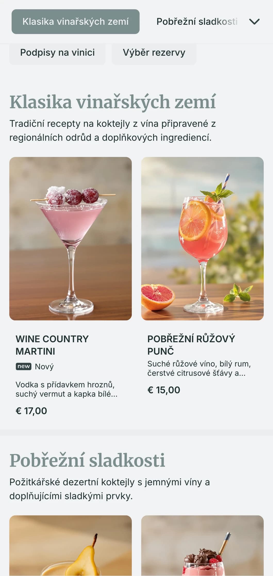 Svěží, pobřežím inspirovaný design pro vinárny v přímořských lokalitách s mlhavými modrošedými tóny a vzdušnou typografií.