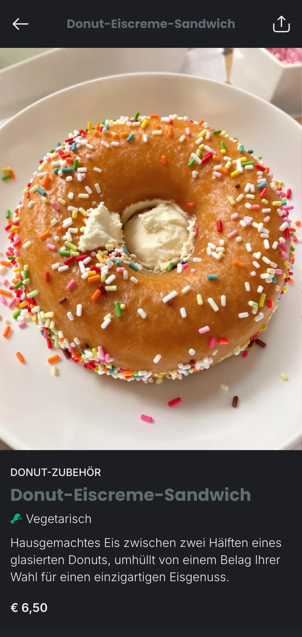 Ein witziges und doch modernes Design für die Speisekarte einer Bäckerei mit kühlen Grautönen und verspielter Typografie, ideal für moderne Donut-Läden und Spezialitätenbäckereien.