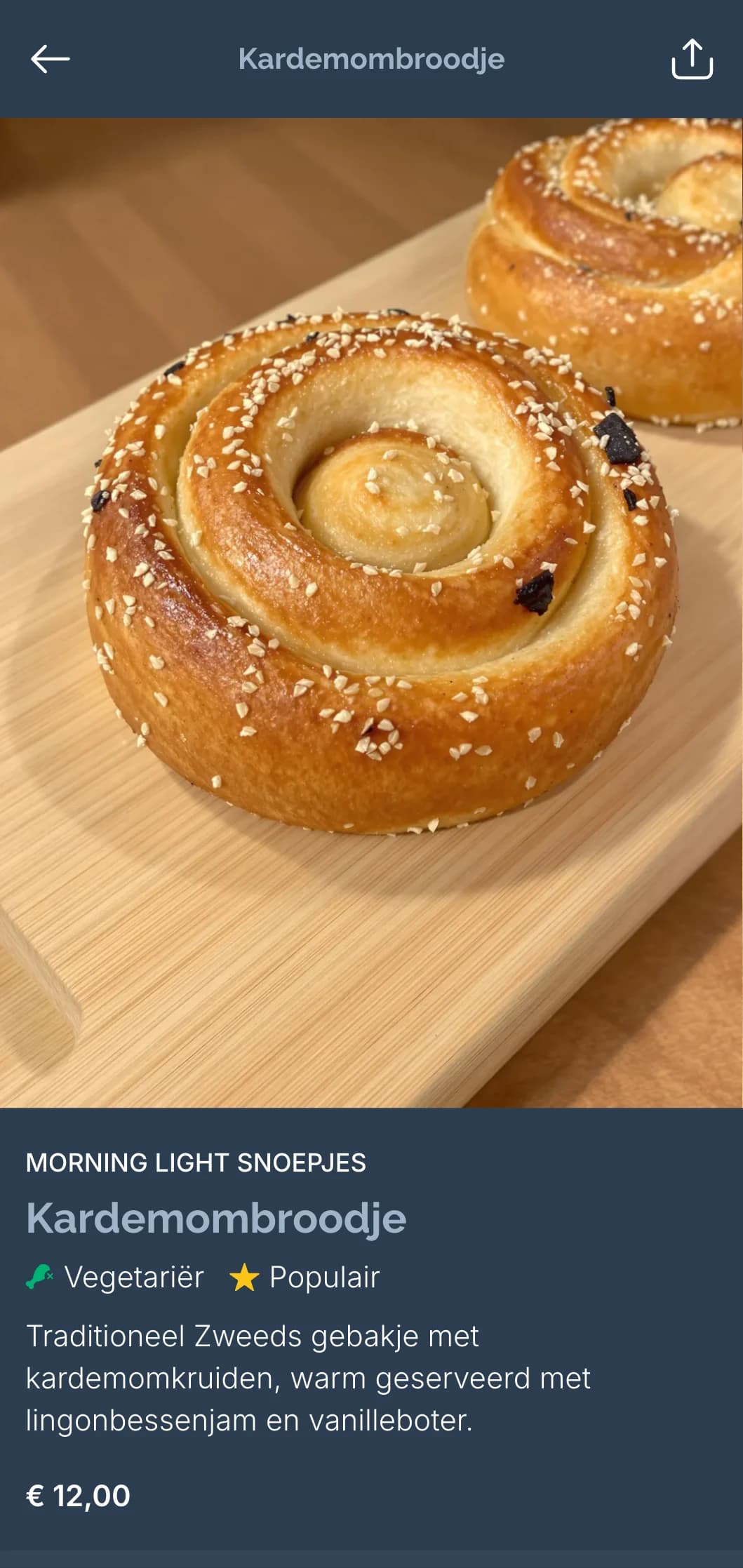 Helderblauwe sjabloon met strak ontwerp, geïnspireerd op Scandinavisch ochtendlicht voor eigentijdse cafés.