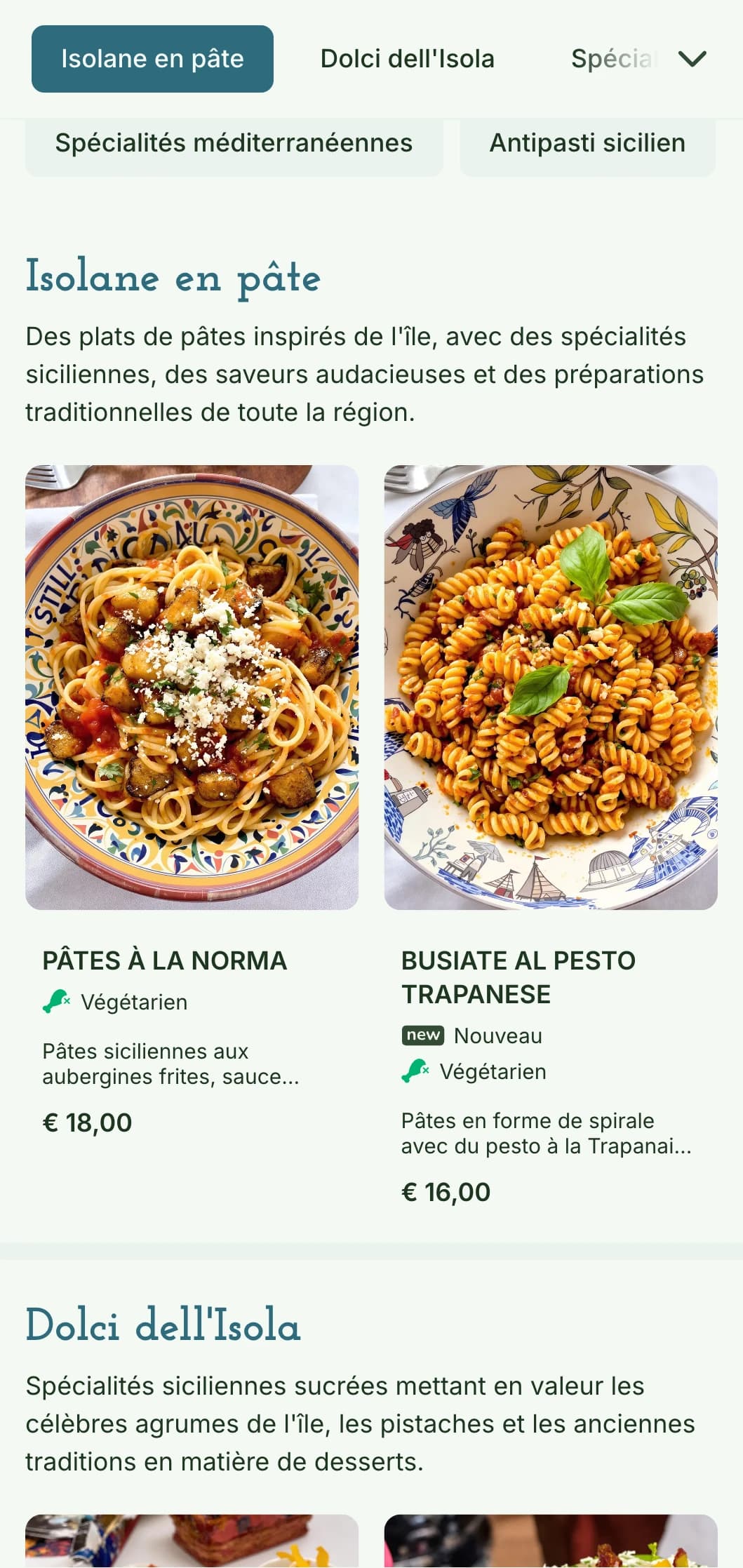Un design vibrant d'inspiration méditerranéenne avec des motifs céramiques colorés et des éléments côtiers célébrant les diverses influences culinaires de la Sicile.