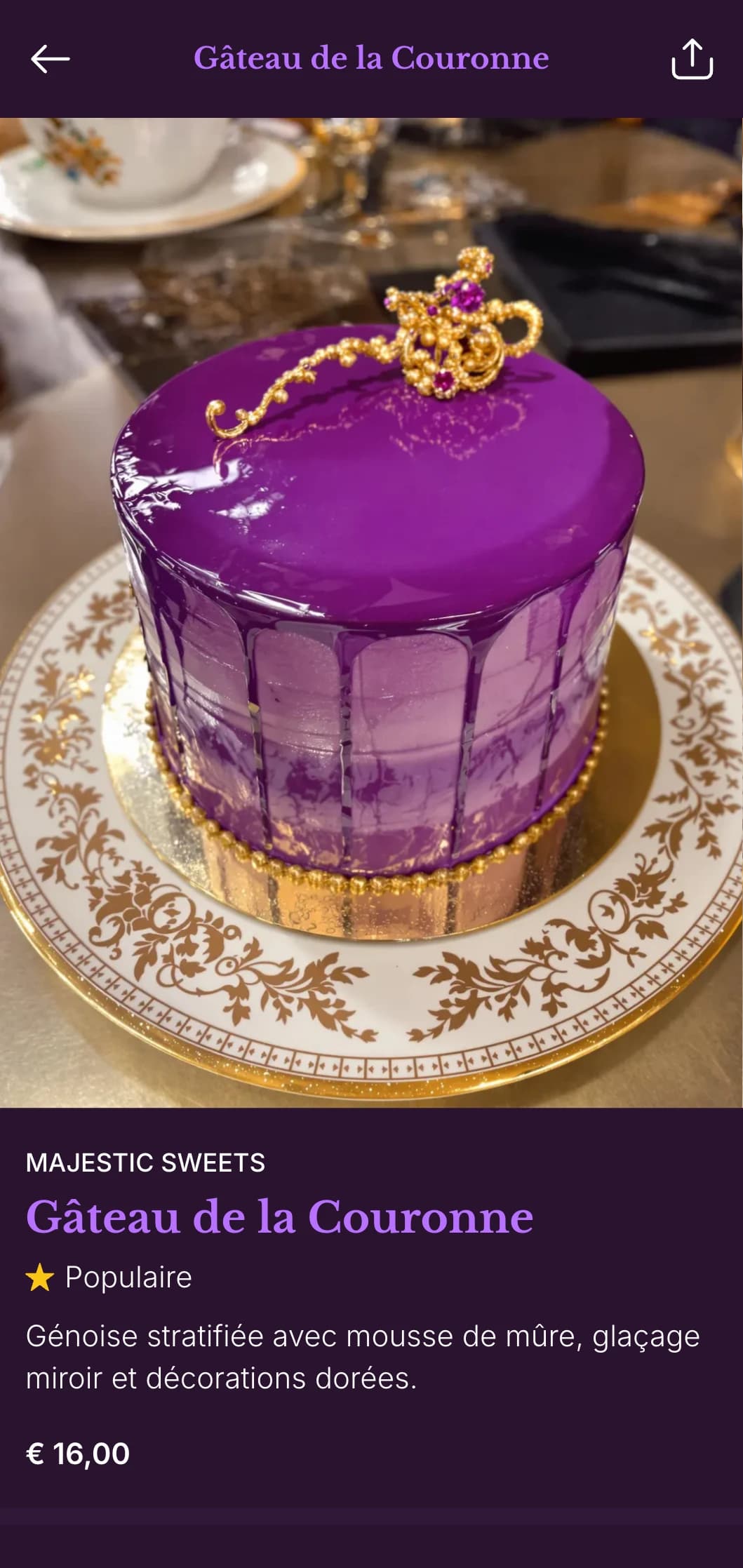 Un menu royal pourpre et or avec des éléments de conception classique, parfait pour les établissements au charme ancien.