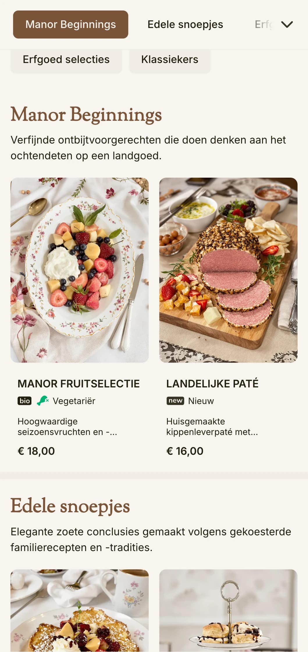 Voorname ochtendaanbiedingen die doen denken aan een diner op een landgoed, gepresenteerd met traditionele elegantie.
