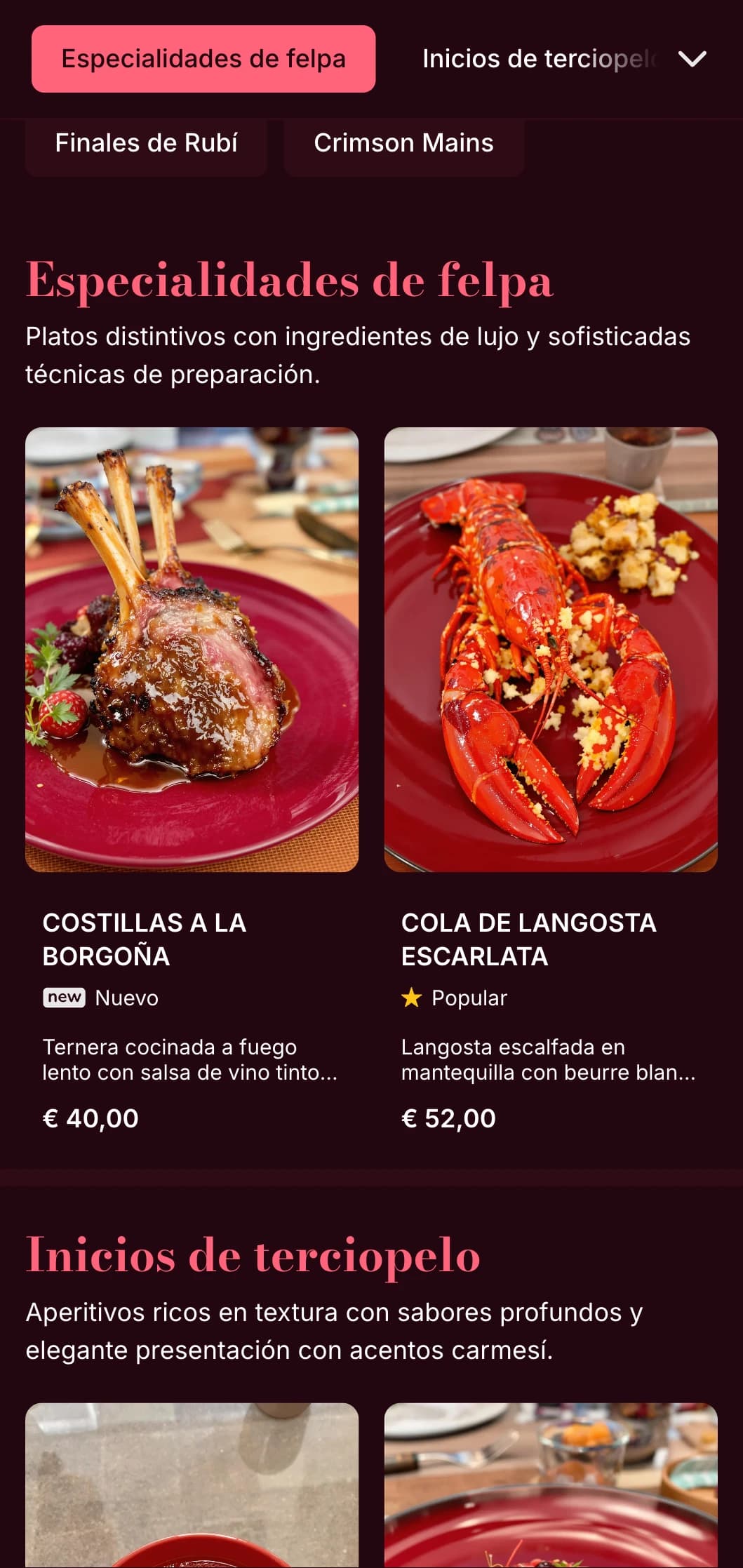 Un menú rico y aterciopelado con tonos rojos profundos y una textura sutil, diseñado para experiencias gastronómicas íntimas.
