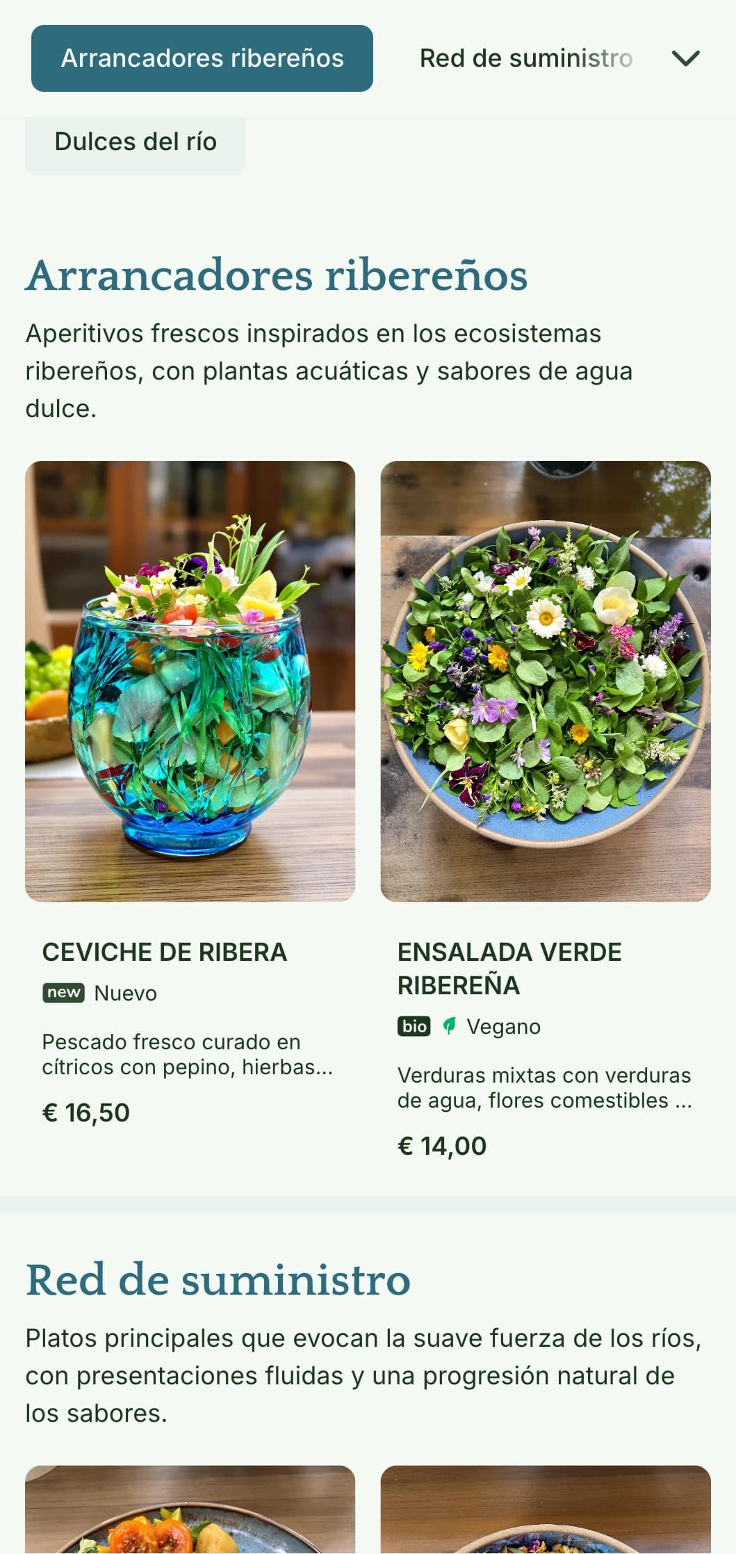 Diseño de menú de almuerzo tranquilo, inspirado en el agua, con elementos fluidos y tonos fríos, perfecto para restaurantes con vistas a la orilla del río o situados junto al agua.