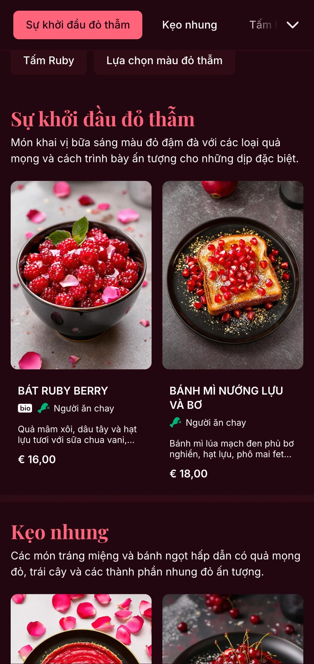 Mẫu bữa sáng muộn tông màu đỏ sang trọng với các chi tiết sang trọng, phù hợp cho bối cảnh bữa sáng muộn lãng mạn và những dịp đặc biệt.