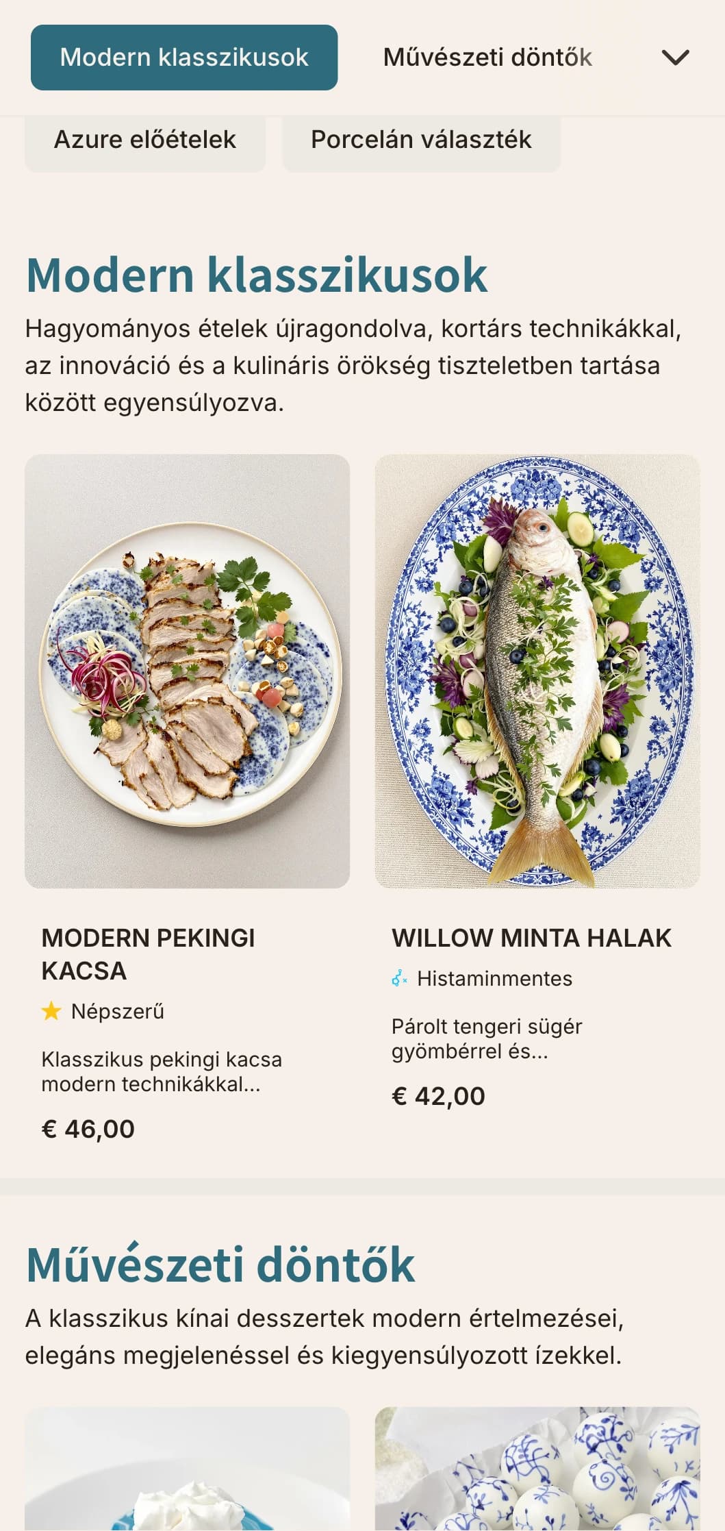 Kortárs kínai menü design, amelyet a kék és fehér porcelán ihletett, tiszta vonalakkal és a hagyományos minták modern értelmezésével.