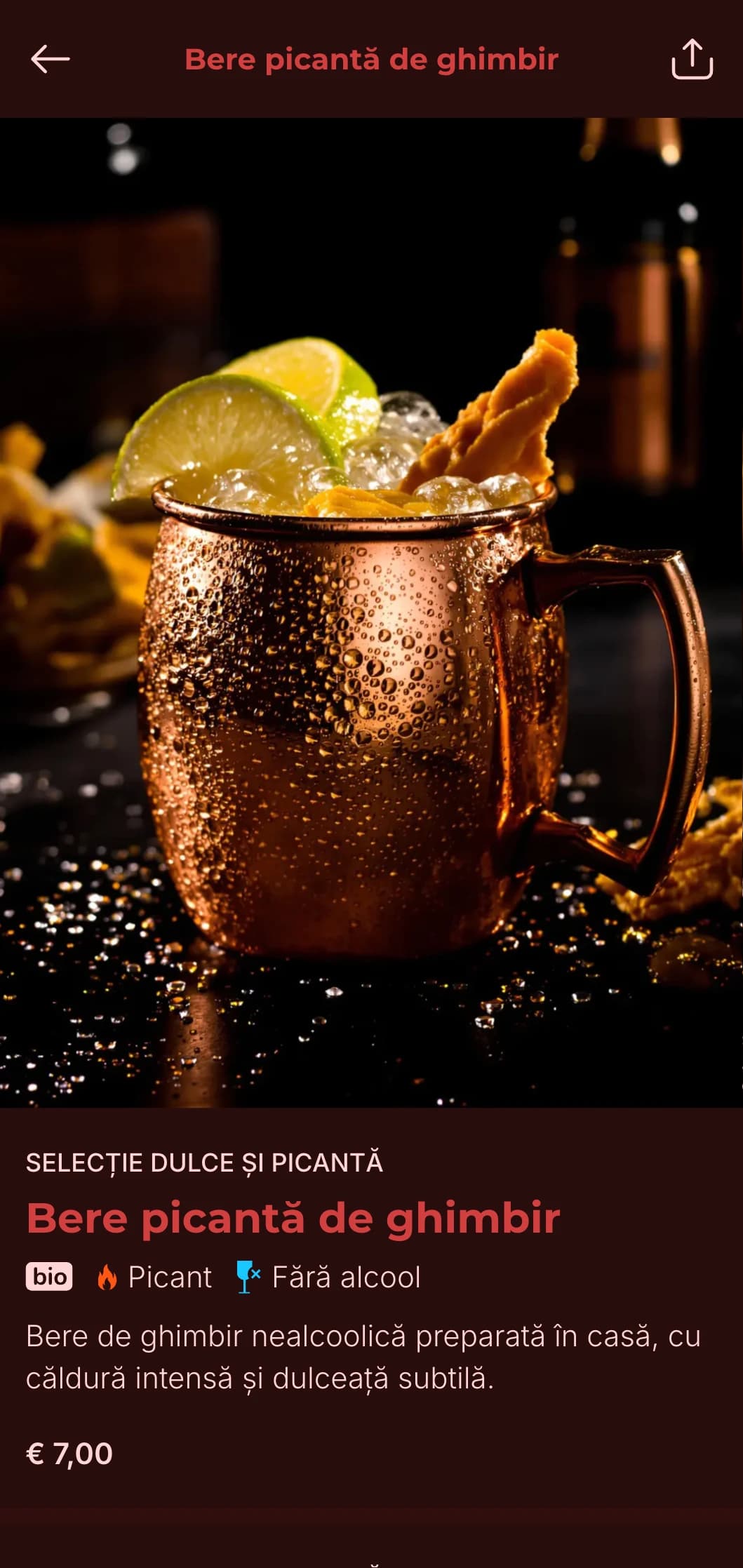 Design dramatic albastru și roșu cu elemente de gheață și flacără pentru baruri de cocktailuri tematice.