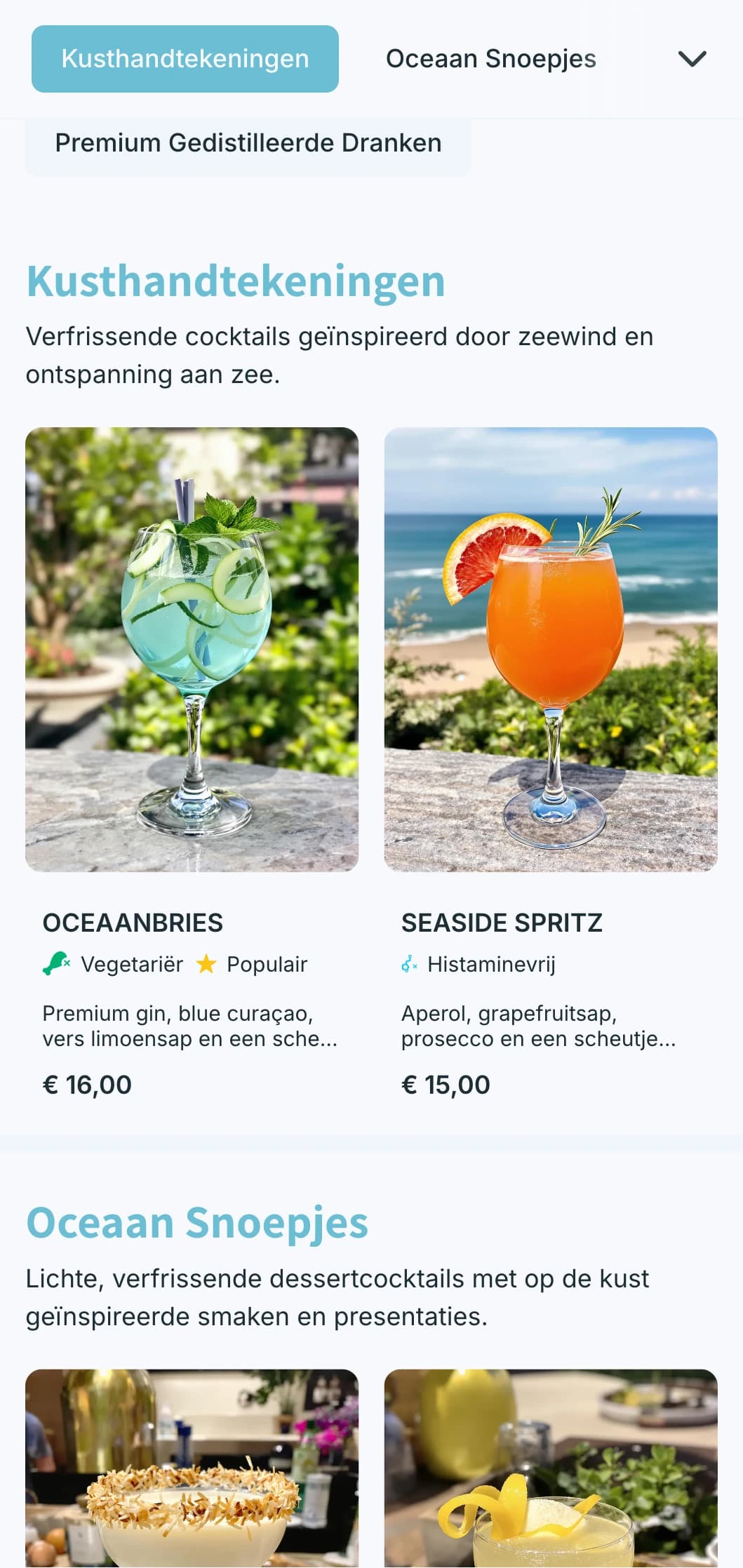 Een fris, op de kust geïnspireerd ontwerp voor bars aan zee en strandclubs met lichtblauwe tinten en luchtige typografie.