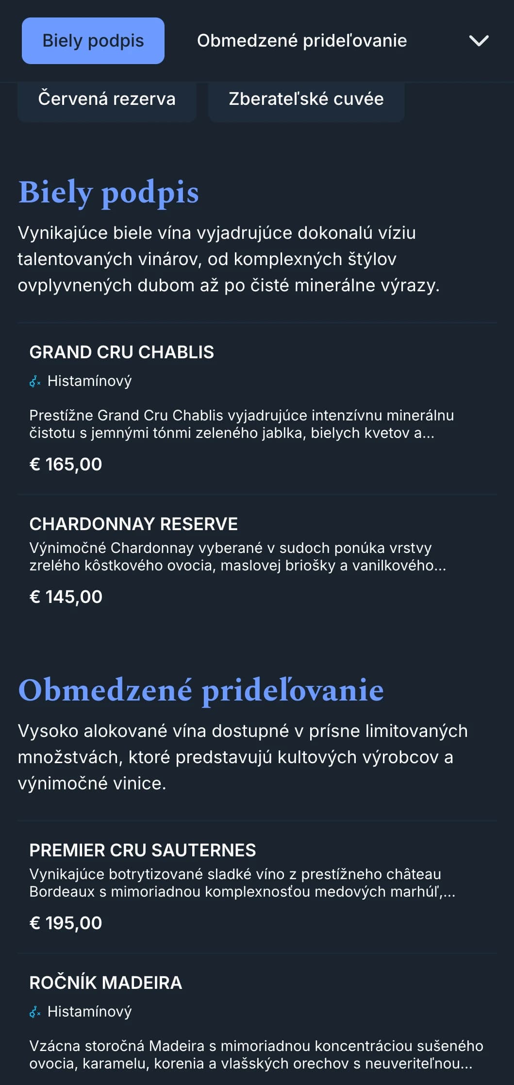 Hlboko sofistikovaná šablóna vínneho lístka s výraznými modrými akcentmi na tmavomodrom pozadí, ideálna pre prémiové vinárne a večerné podniky.