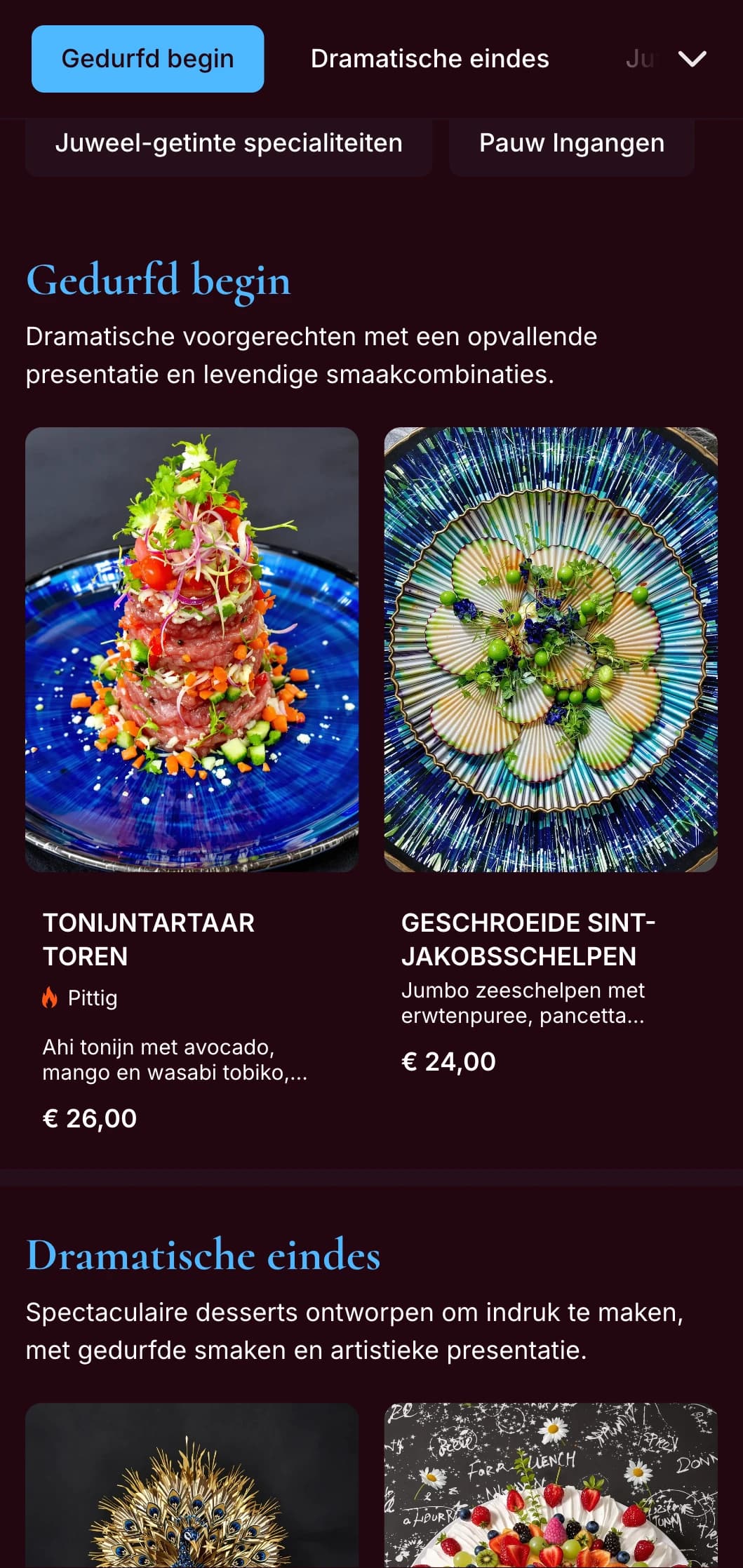 Een opvallend pauwblauw dinermenu met rijke juweeltinten en dramatische styling, ontworpen voor restaurants met een gedurfd karakter.