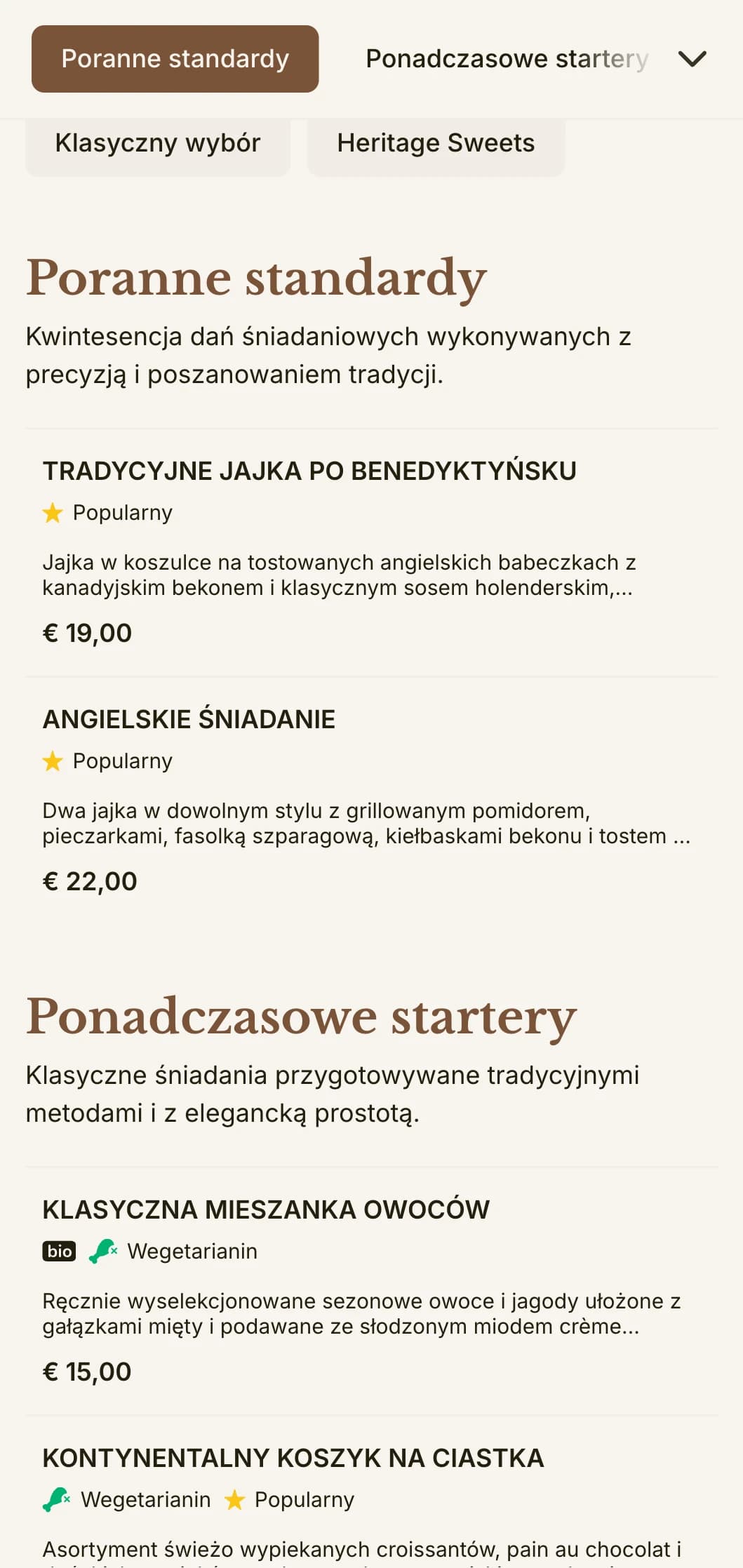 Ponadczasowe faworytki śniadaniowe przygotowane z precyzją i starannością, prezentowane w elegancki, tradycyjny sposób.