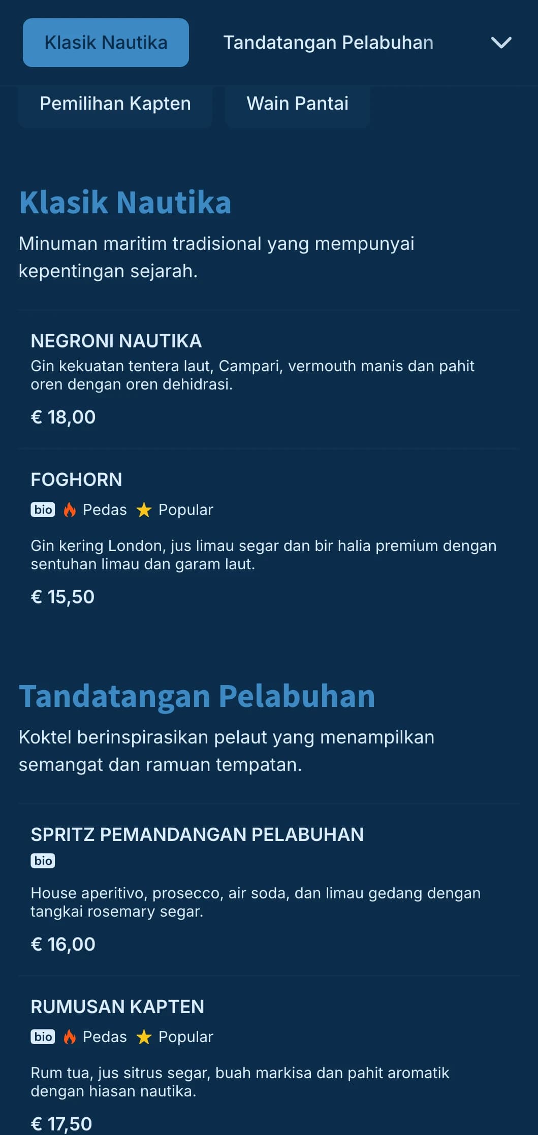Reka bentuk biru nautika dengan unsur maritim yang halus untuk bar koktel tepi pantai.