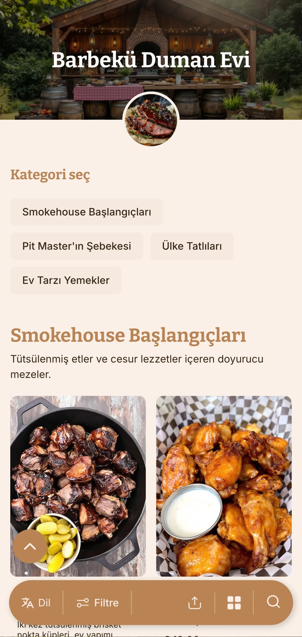 Açık hava toplantıları ve gündelik kutlamalar için tütsülenmiş etler, ev tarzı mezeler ve rustik sunumlarla doyurucu barbekü odaklı catering.