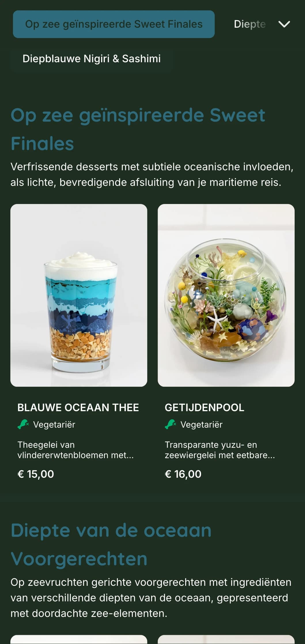 Rustig diepblauw sushi-menu geïnspireerd door de diepten van de oceaan, met elementen uit de zee en de nadruk op verse zeevruchten.