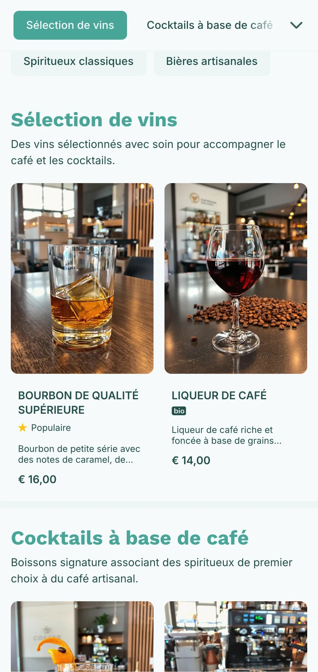 Un design frais et sarcelle pour les établissements hybrides de cafés et de cocktails.