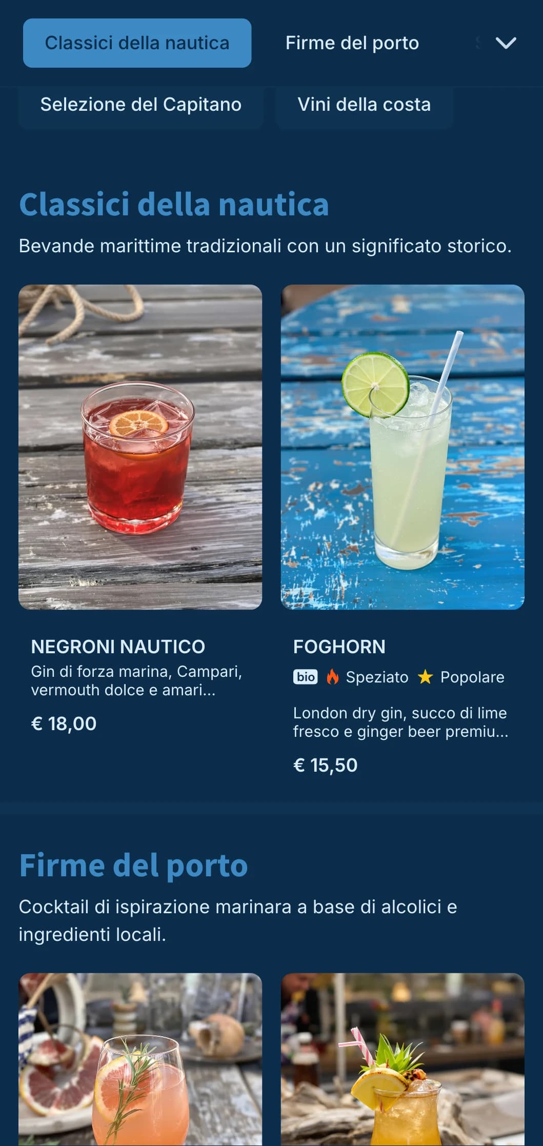 Design blu nautico con sottili elementi marittimi per cocktail bar sul lungomare.