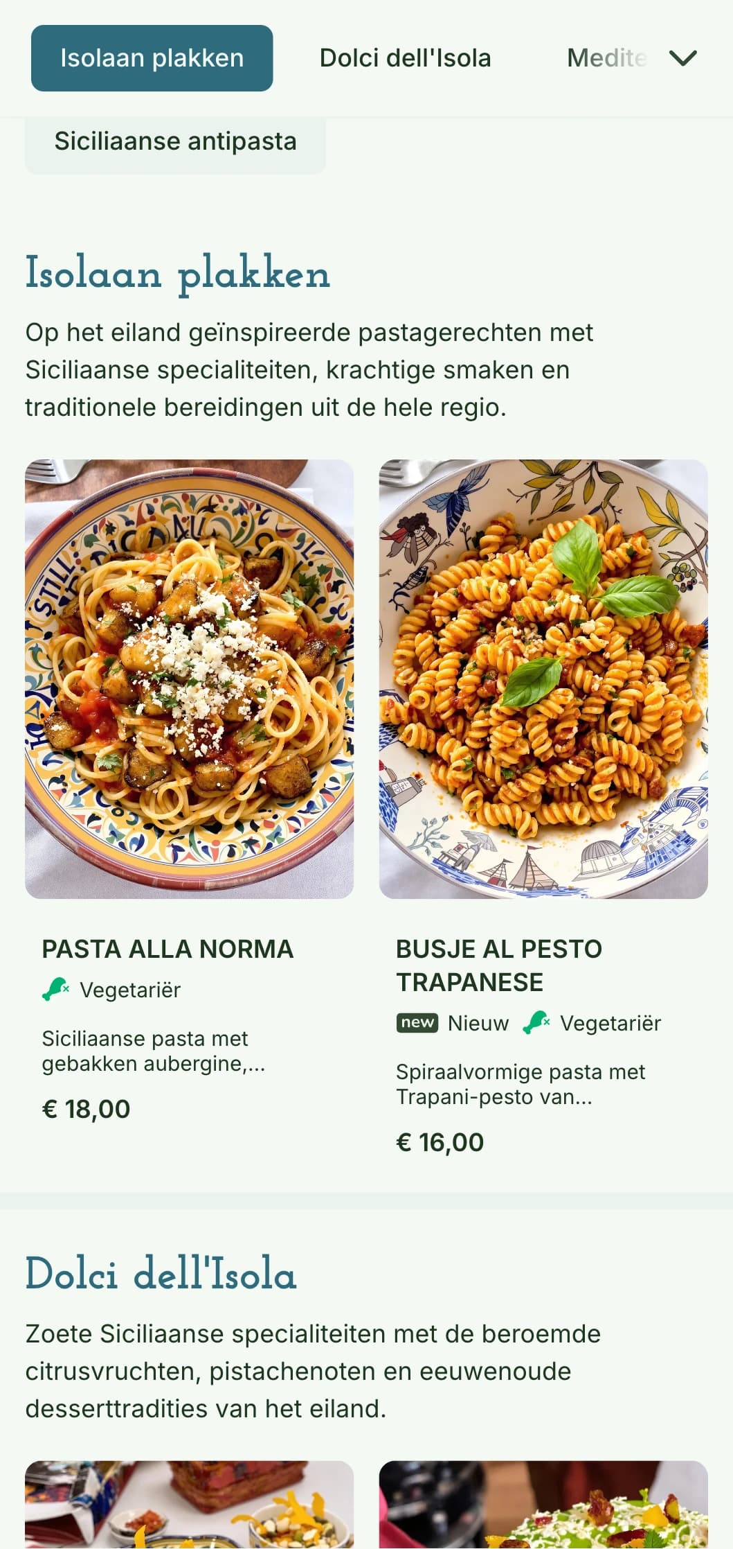 Levendig mediterraan geïnspireerd ontwerp met kleurrijke keramische patronen en kustelementen die de diverse culinaire invloeden van Sicilië vieren.