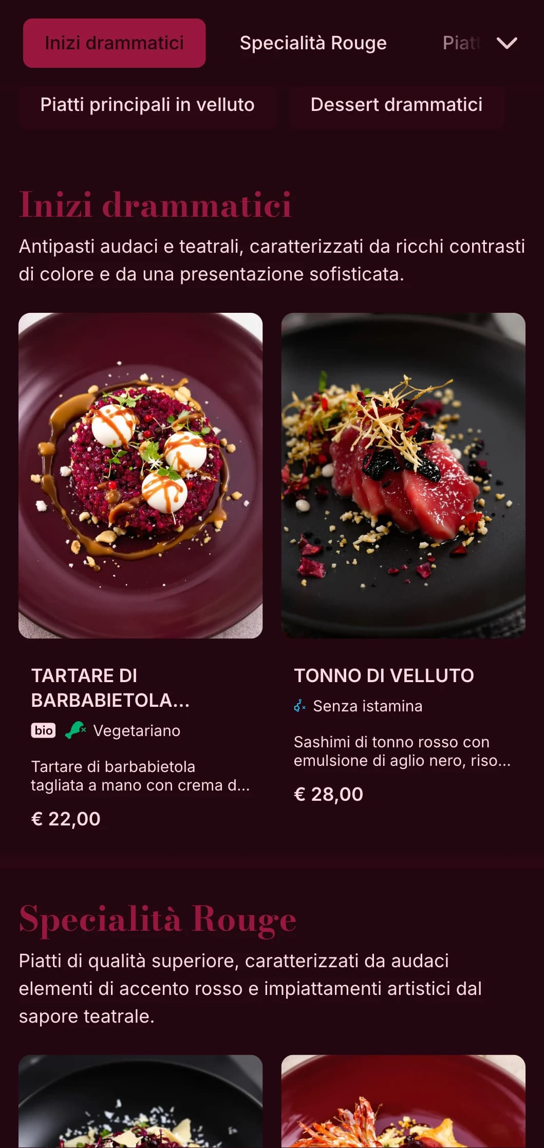 Esperienza culinaria ricca e teatrale con toni di velluto rosso intenso ed elementi di presentazione drammatici.
