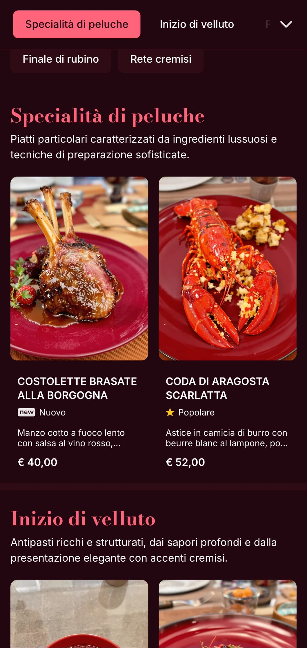 Un menu per la cena ricco e vellutato, caratterizzato da toni rossi profondi e da una consistenza sottile, pensato per un'esperienza culinaria intima e raffinata.