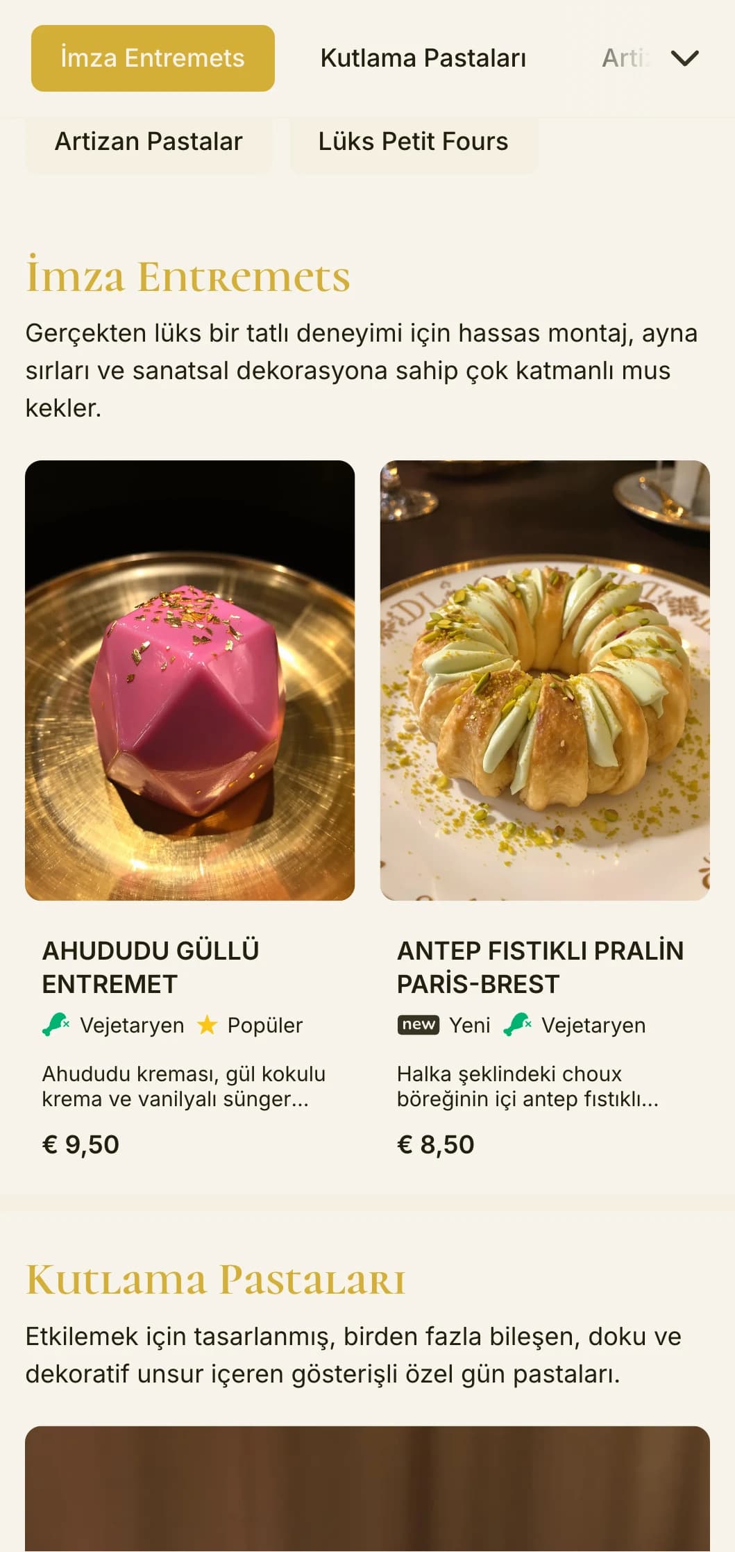 Zengin renkler ve sofistike tipografi ile zengin, altın vurgulu bir fırın menüsü tasarımı, üst düzey pastaneler ve lüks tatlı dükkanları için ideal.