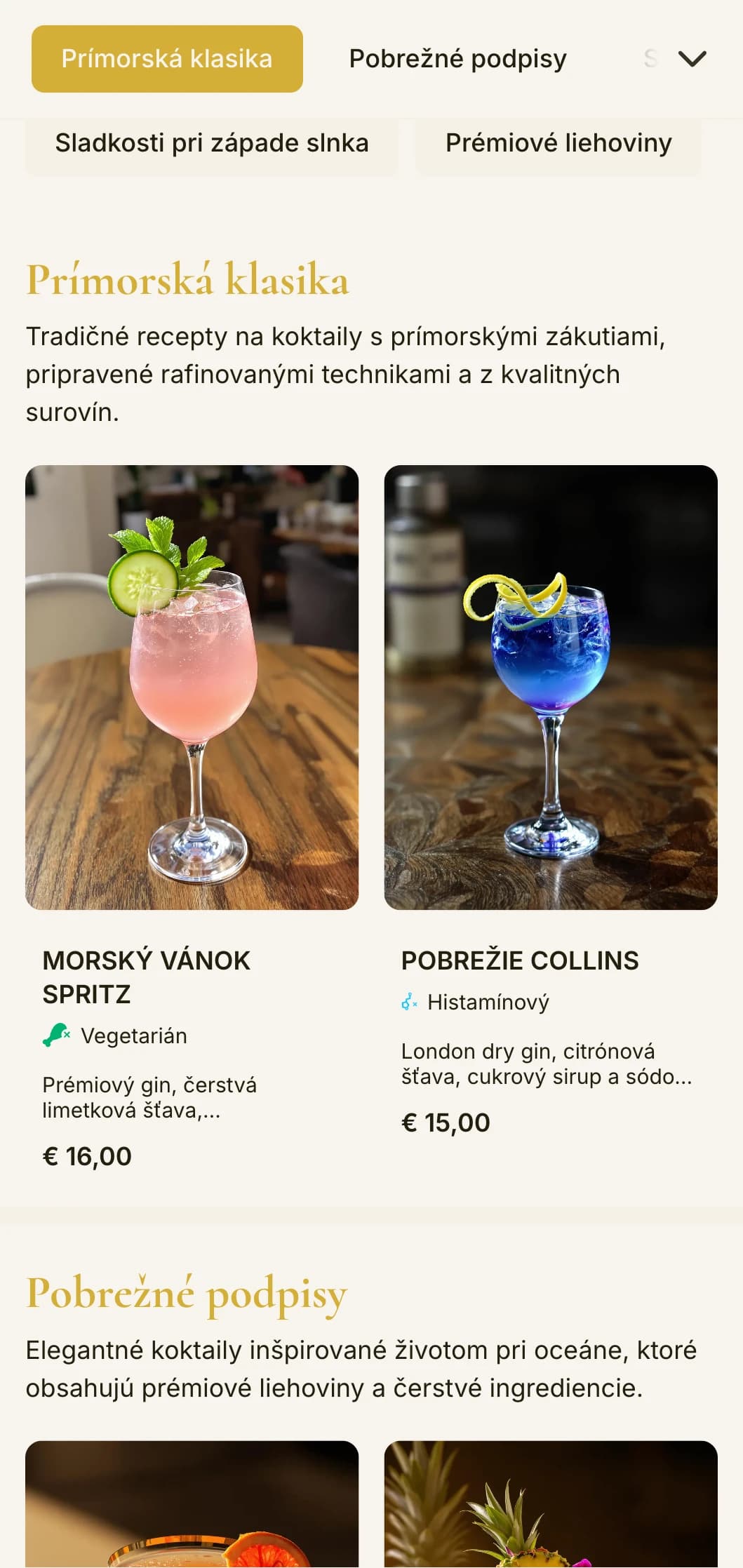 Sofistikovaný dizajn inšpirovaný pobrežím pre luxusné plážové a rekreačné bary s elegantnou typografiou a zlatými akcentmi.