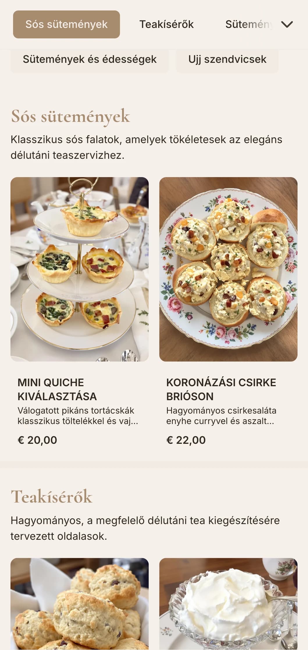 Kifinomult, hagyományos teaszerviz ujjnyi szendvicsekkel, pogácsákkal és petit fours-okkal, klasszikus megjelenéssel az elegáns délutáni összejövetelekhez.