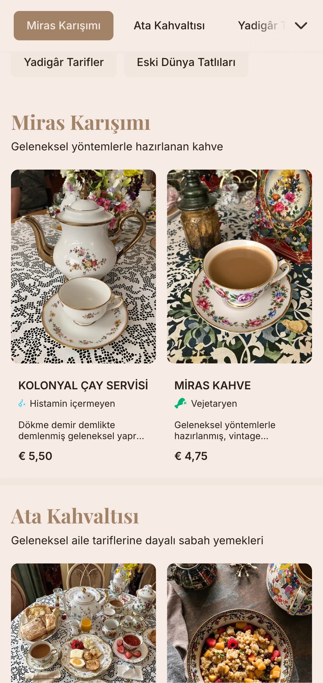 Geleneksel çay odaları ve tarihi kafeler için miras öğeleri içeren nostaljik tasarım.